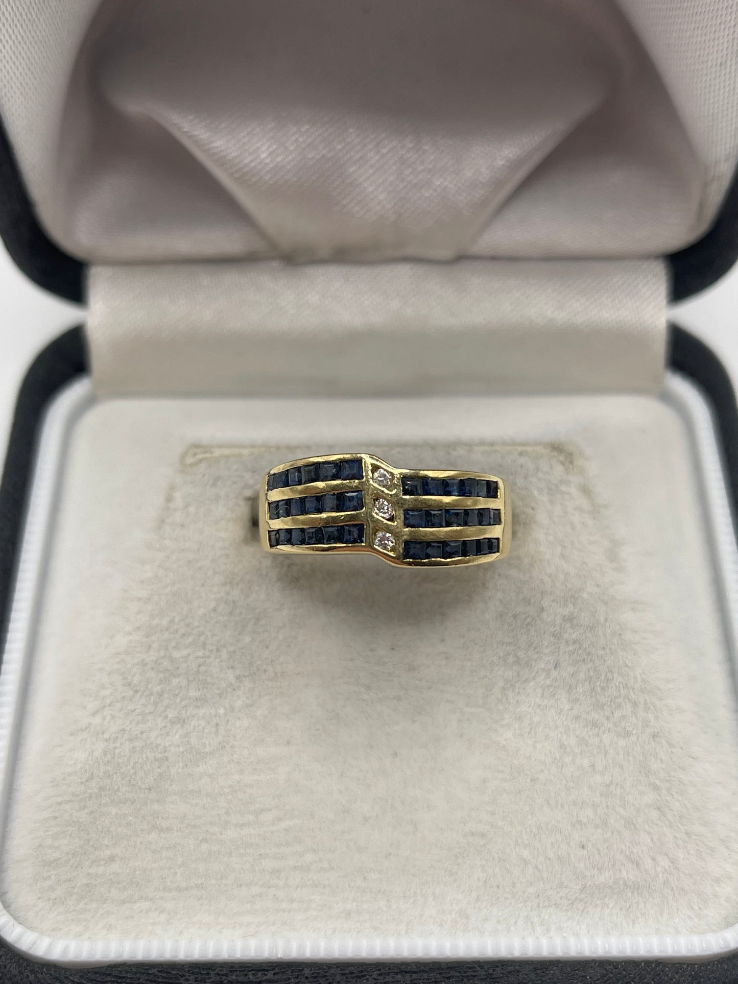 18ct gold sapphire and diamond ring