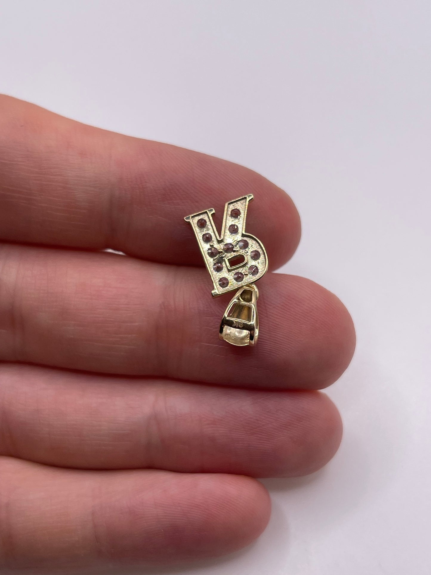 9ct gold cz initial R pendant
