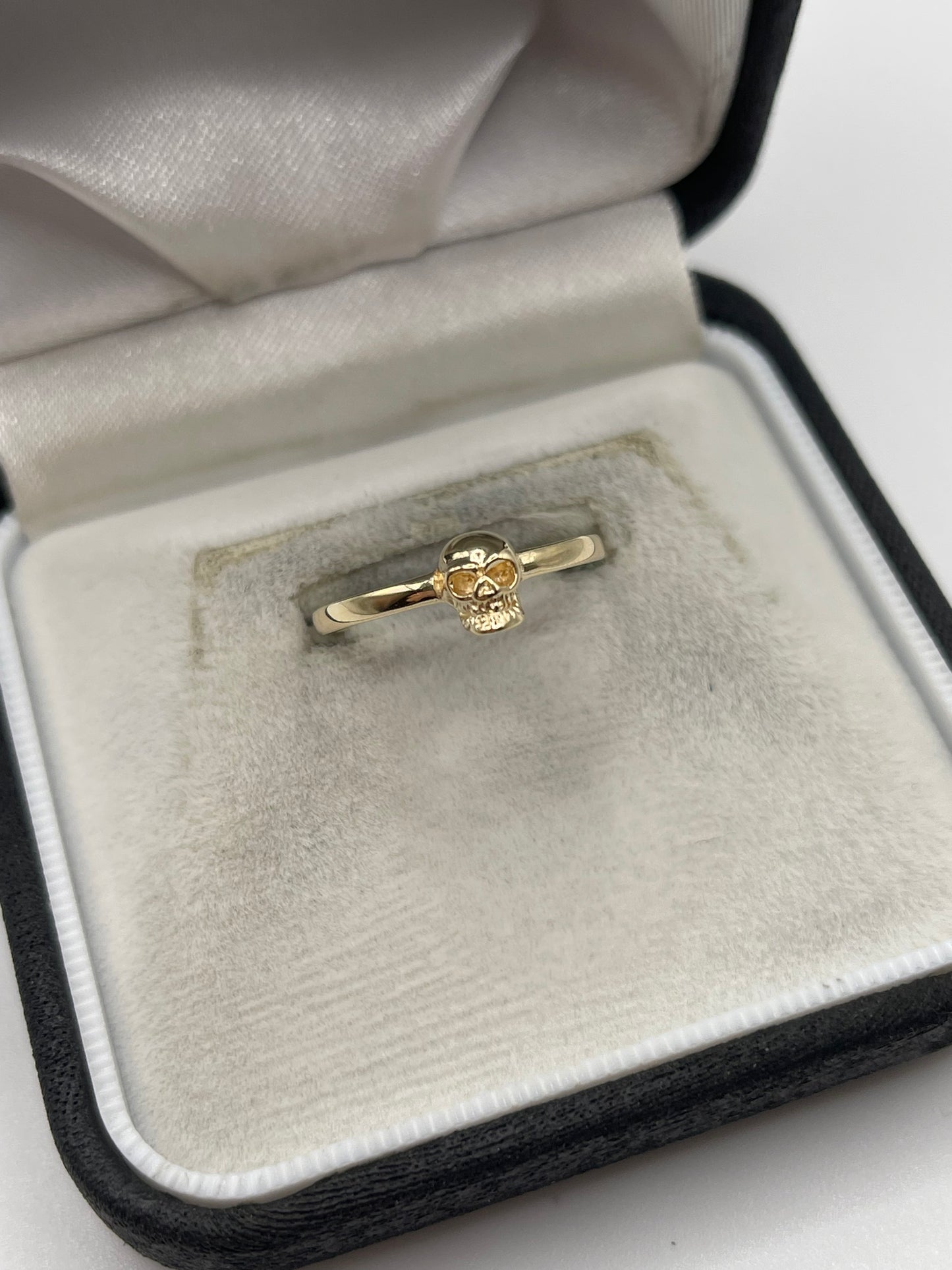 9ct gold skull ring