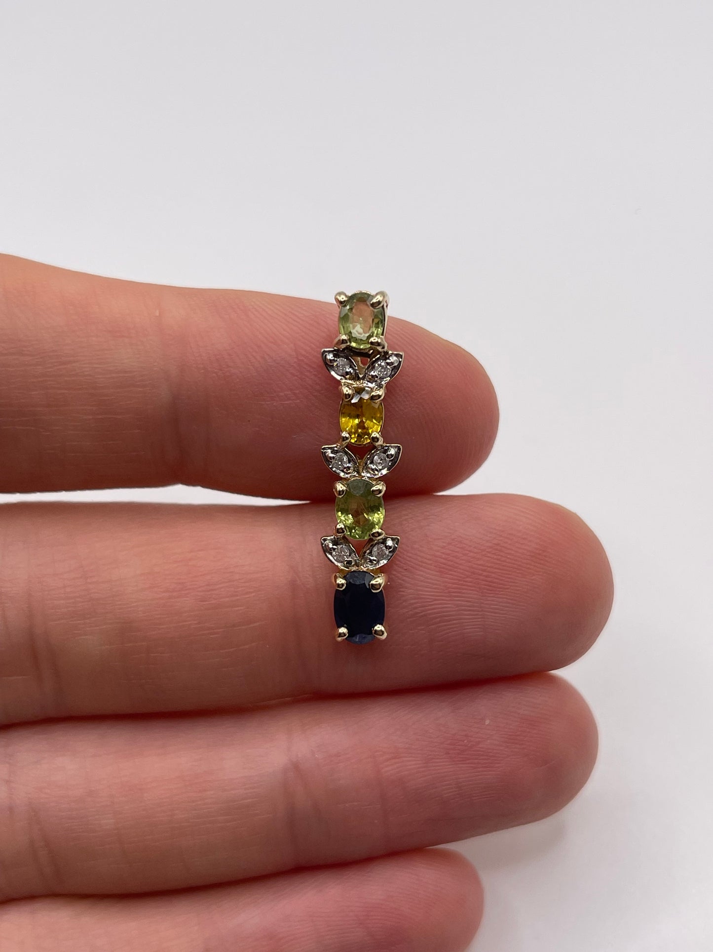 9ct gold sapphire and diamond pendant