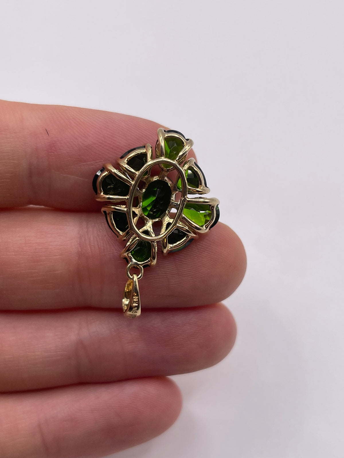 9ct gold diopside cluster pendant