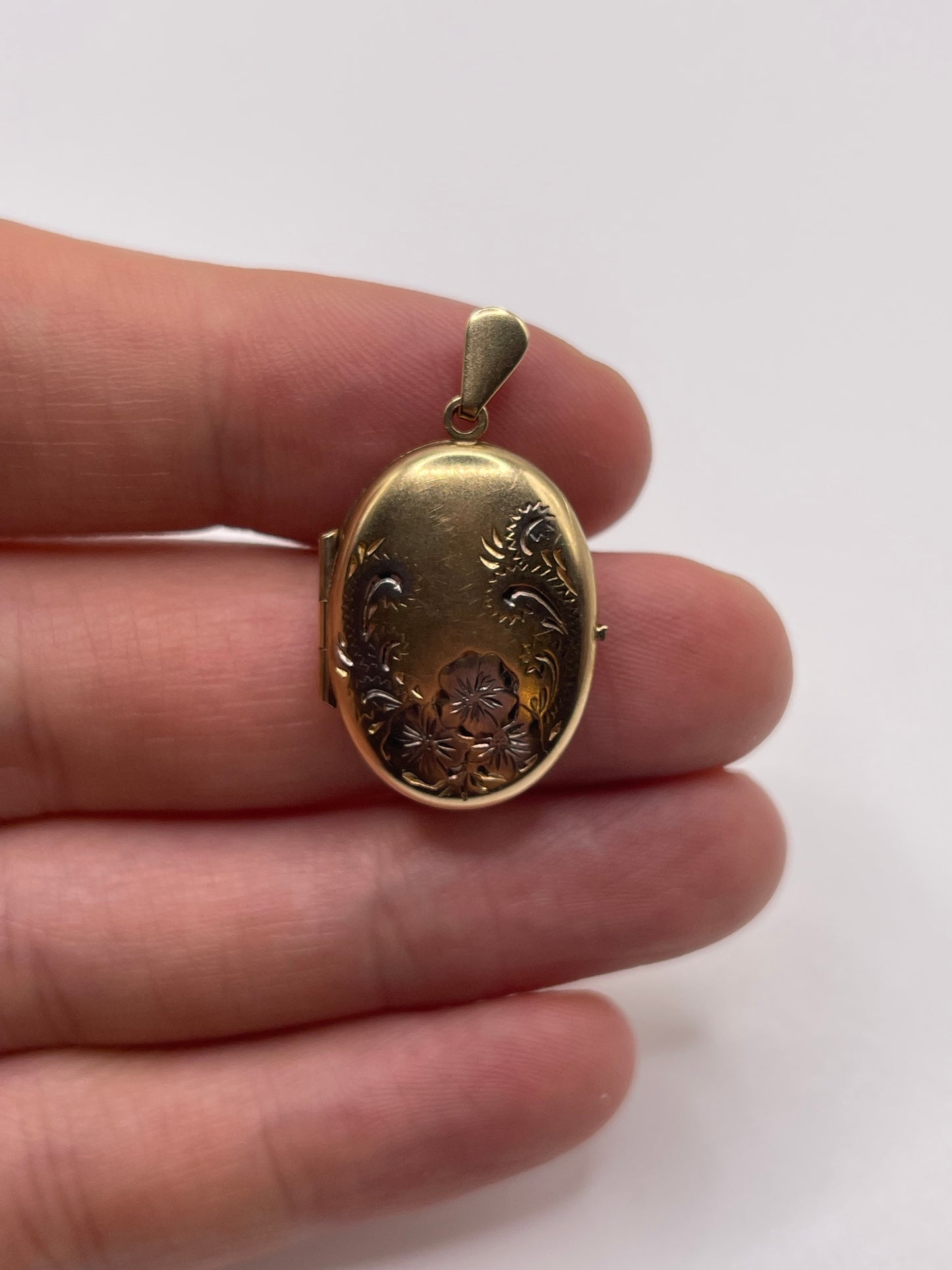9ct gold locket