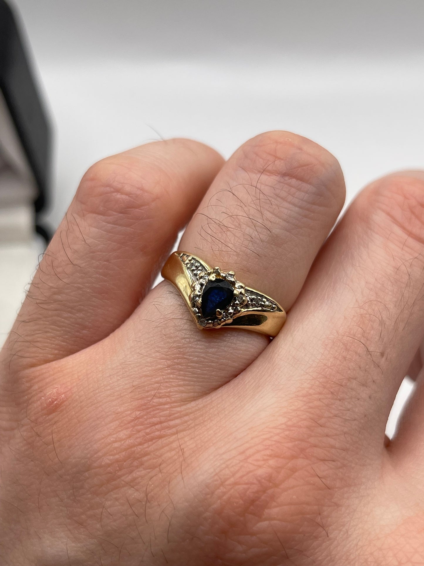 9ct gold sapphire and diamond ring