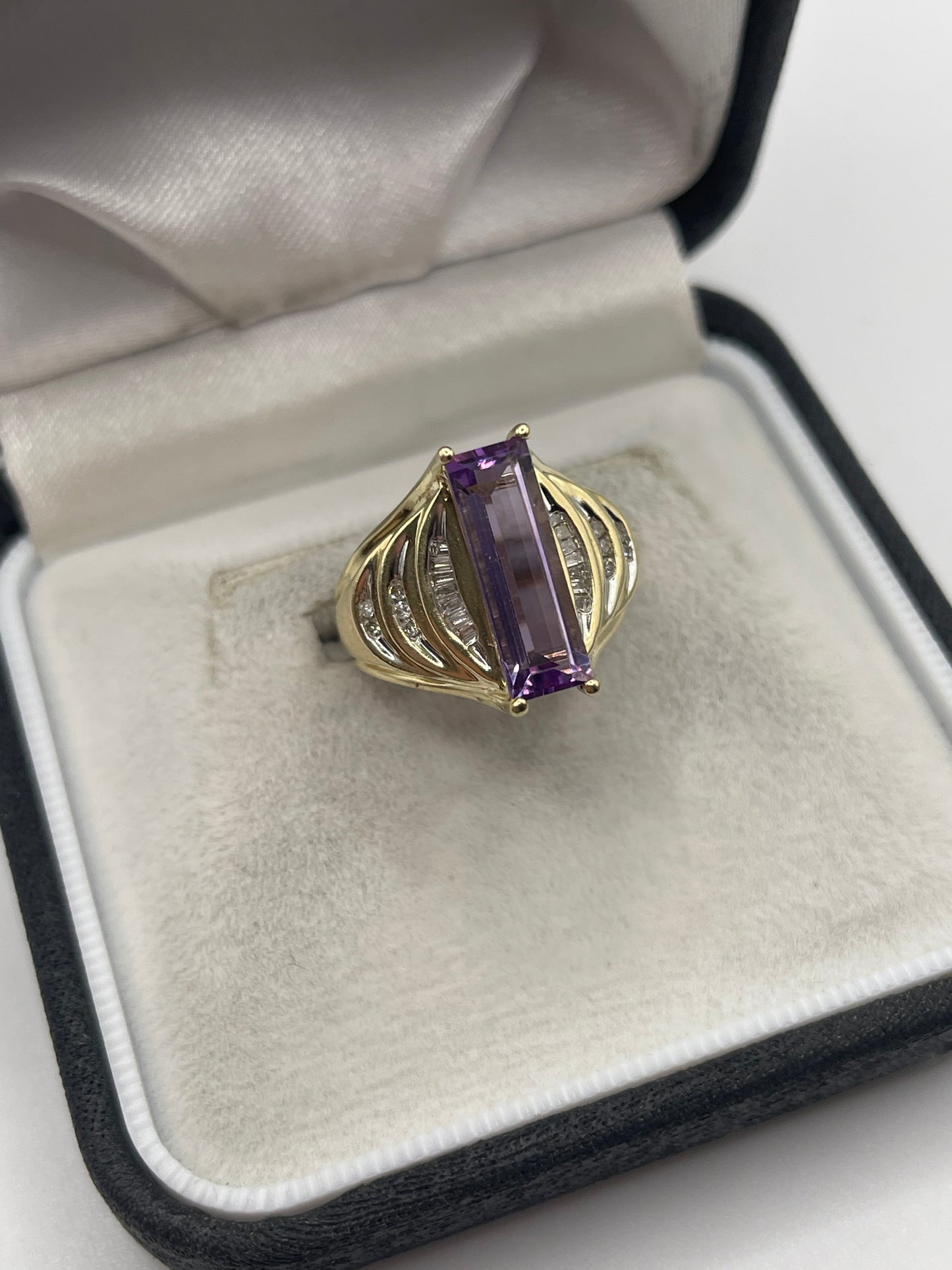 9ct gold amethyst and diamond ring