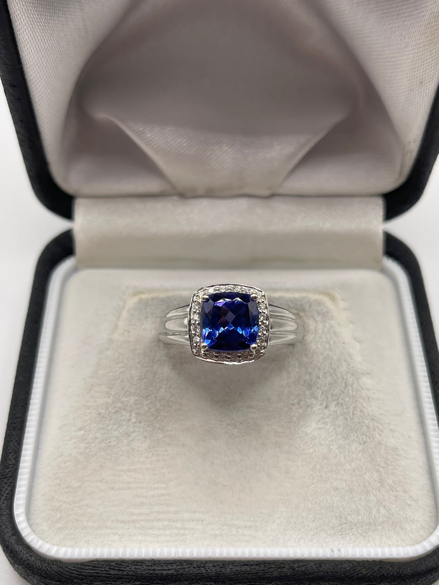 18ct white gold tanzanite and diamond ring