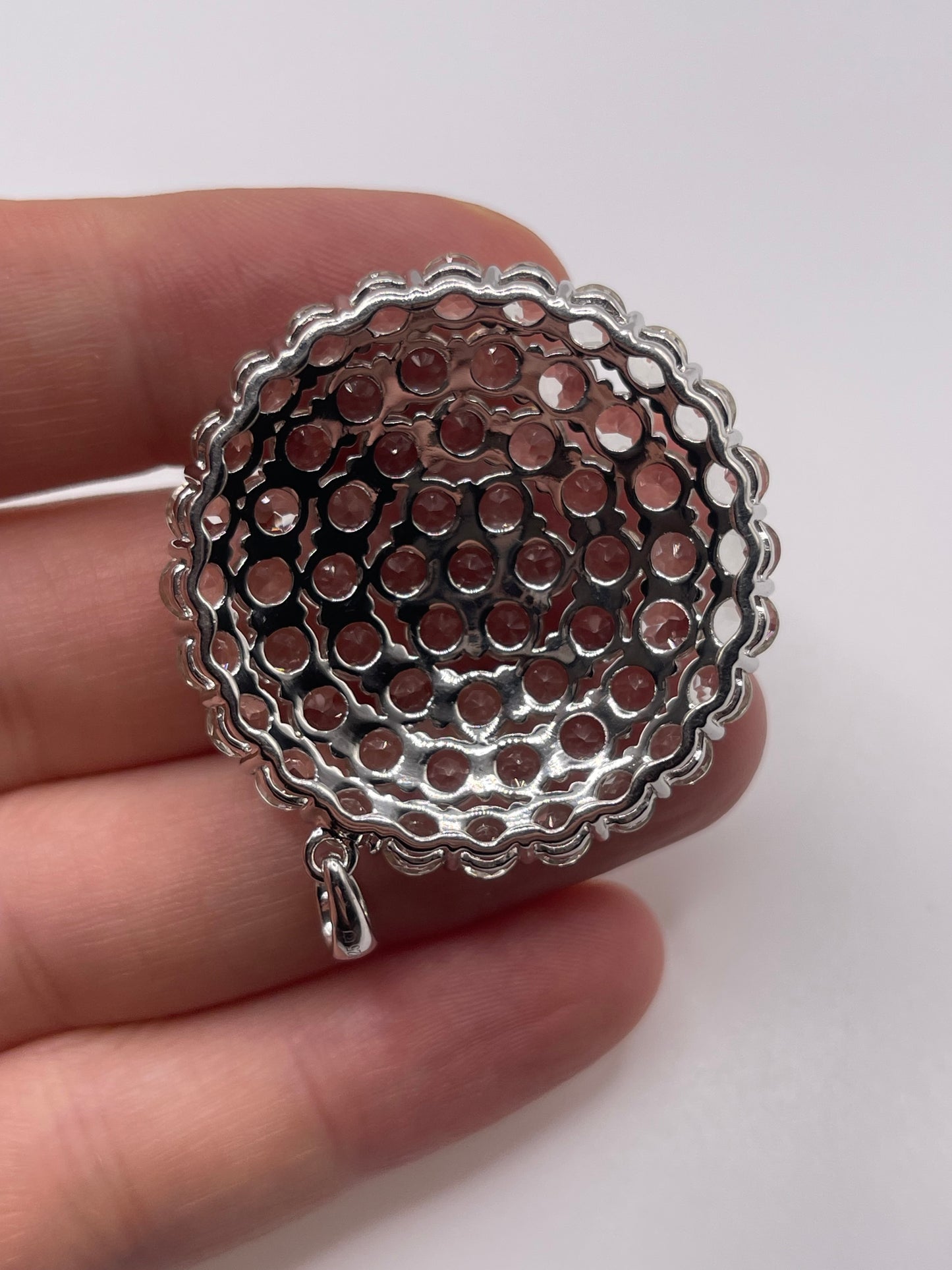 Silver quartz pendant