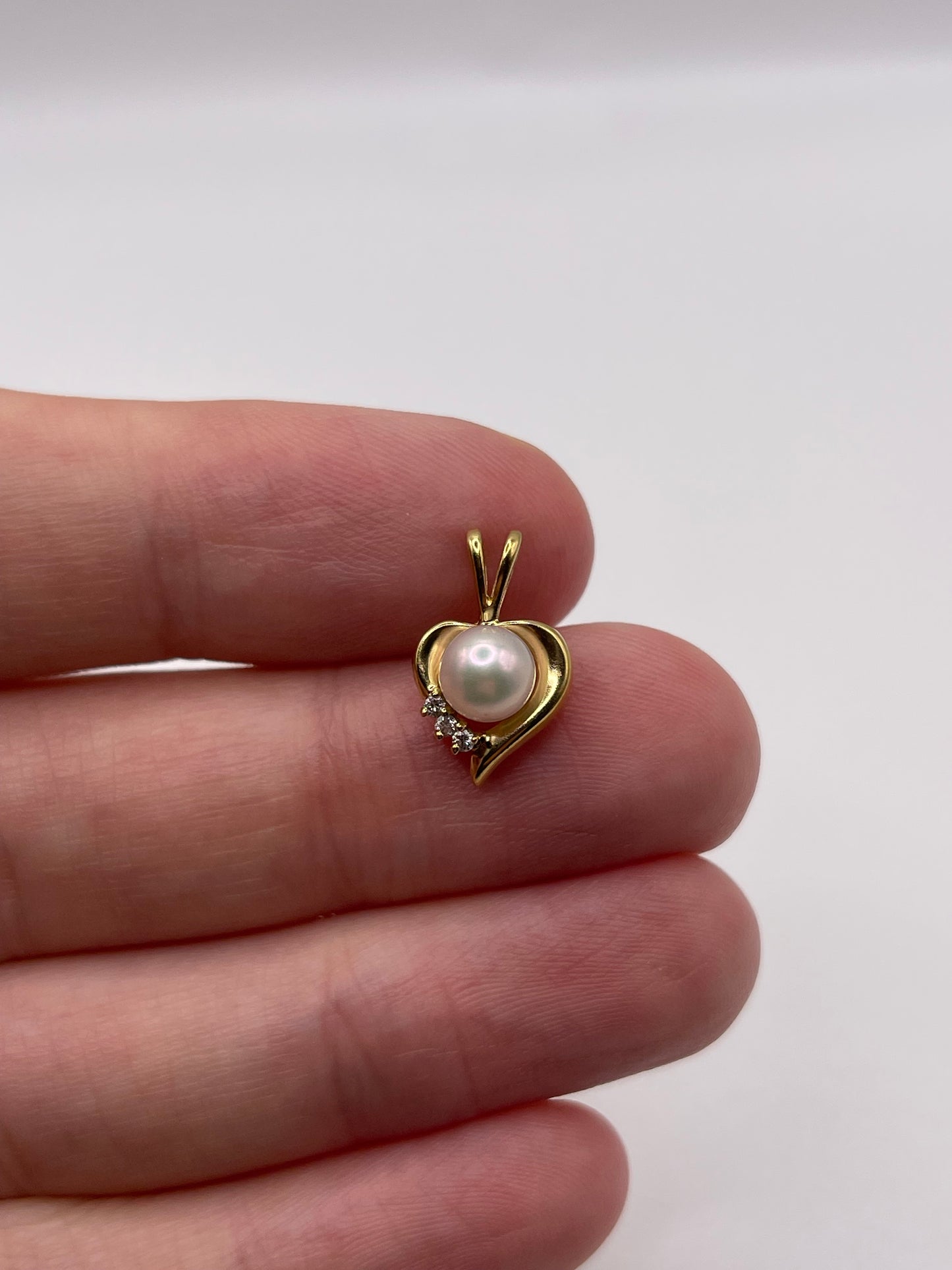 9ct gold pearl and diamond pendant