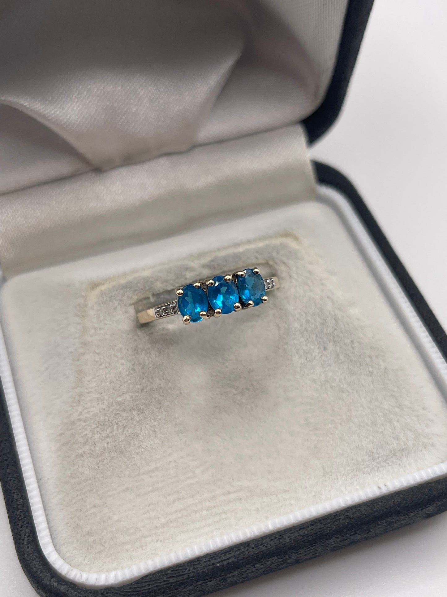 9ct gold blue apatite and diamond ring