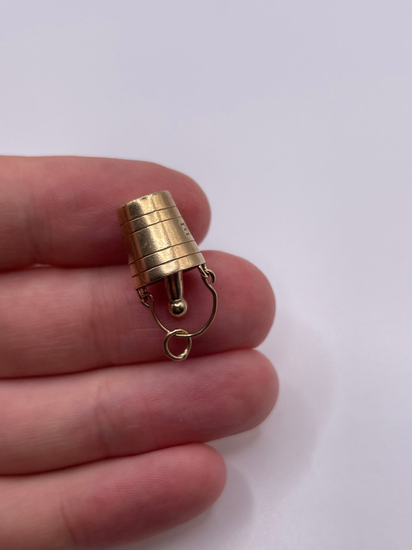 9ct gold champagne charm
