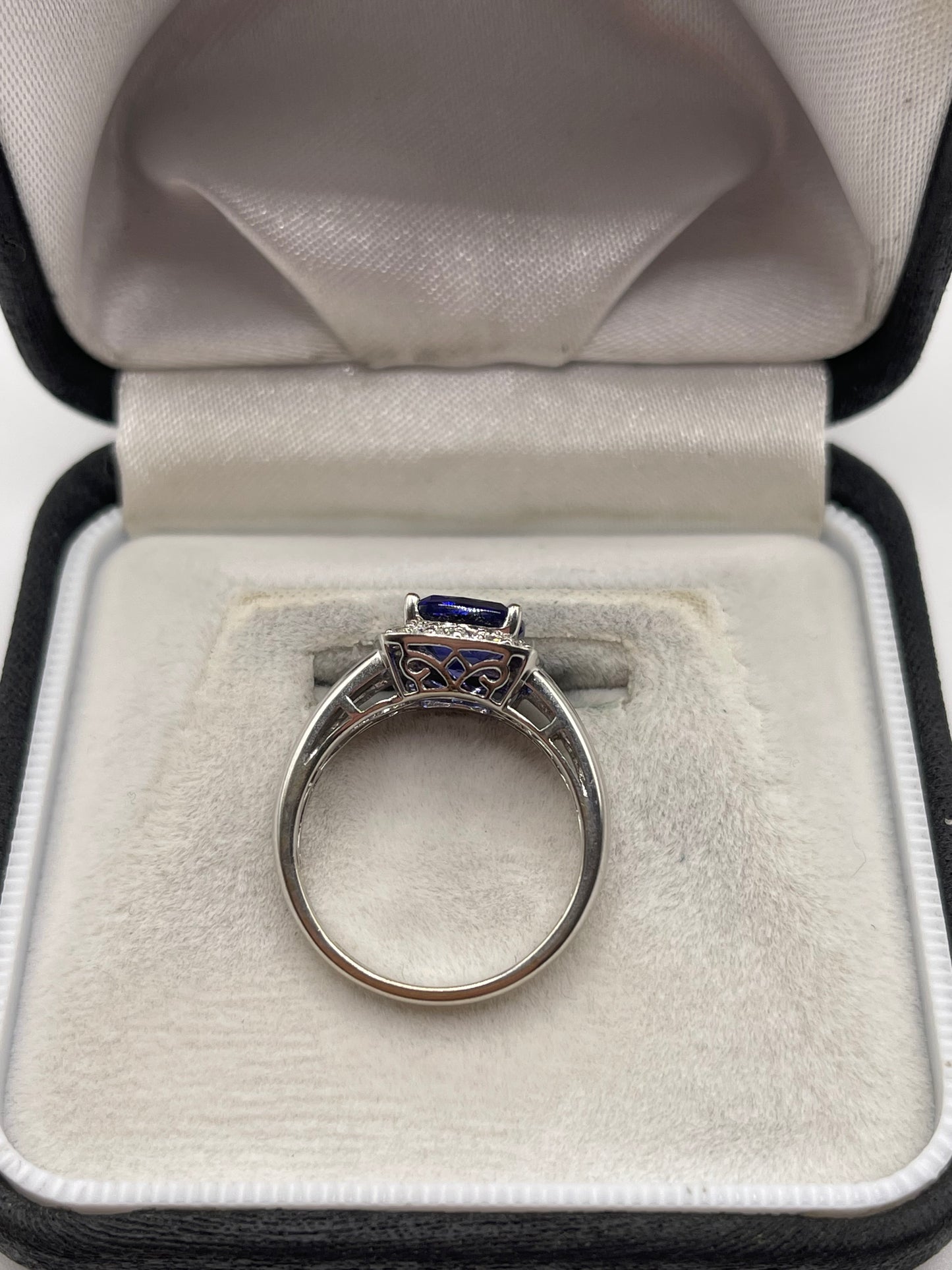 18ct white gold tanzanite and diamond ring