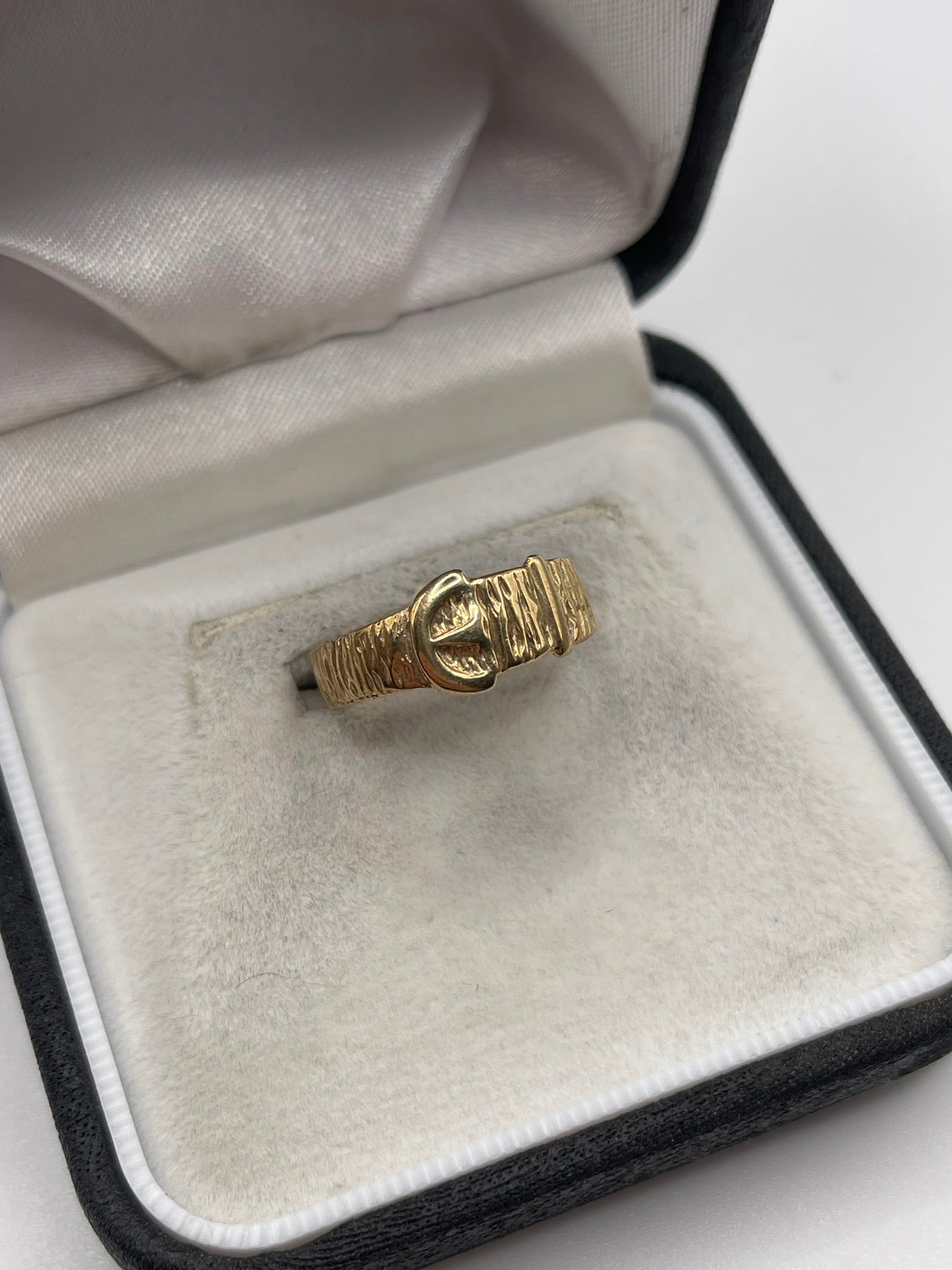9ct gold buckle ring
