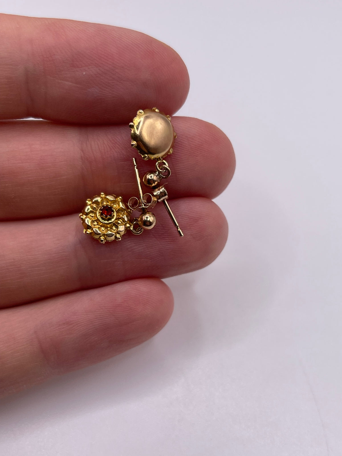 9ct gold garnet earrings