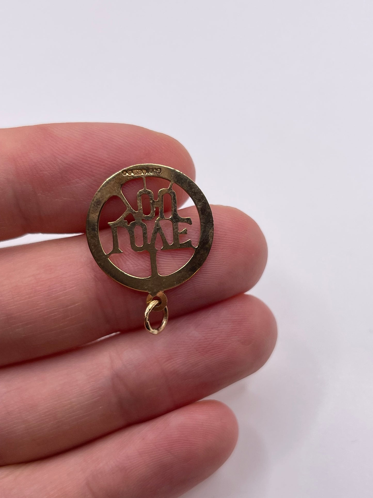 9ct gold I love you pendant