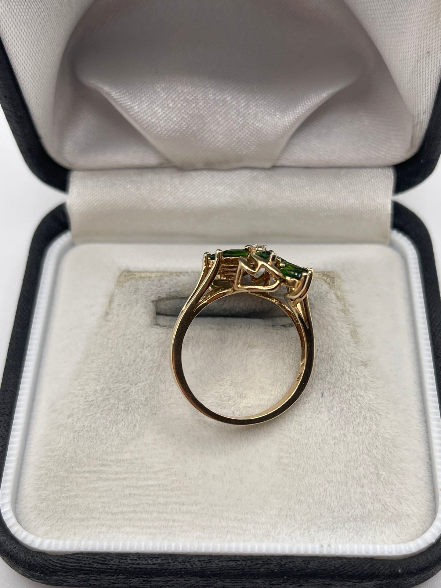 9ct gold diopside and diamond ring