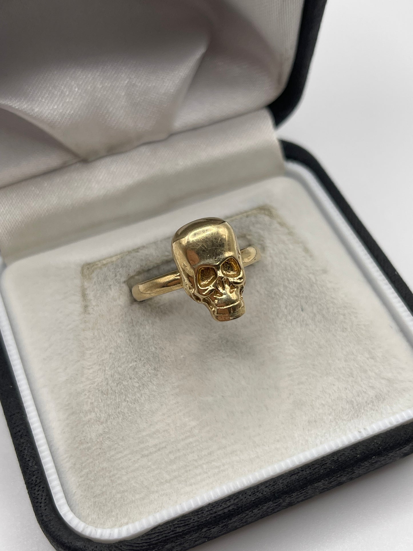 9ct gold skull ring