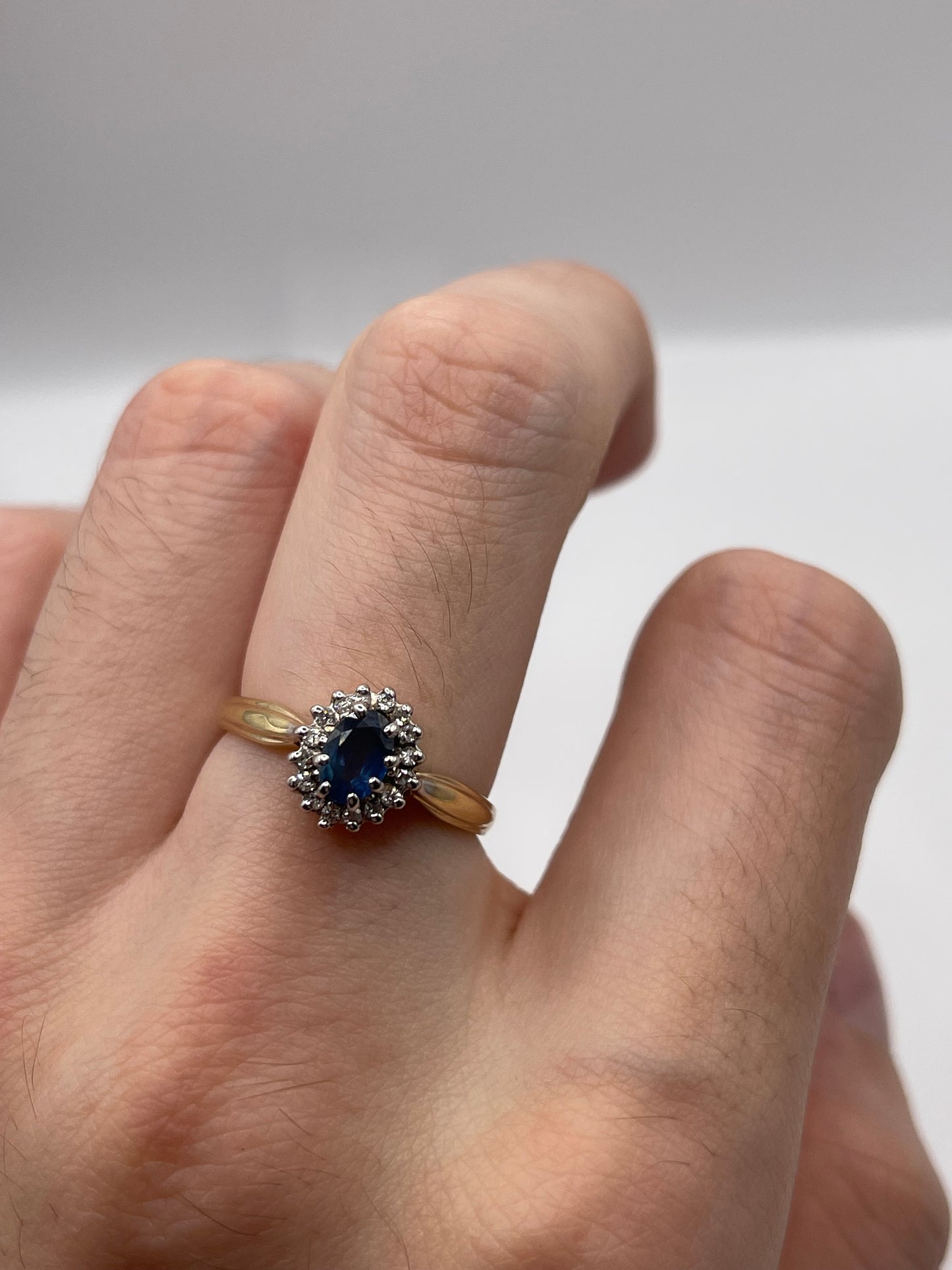 9ct gold sapphire and diamond ring