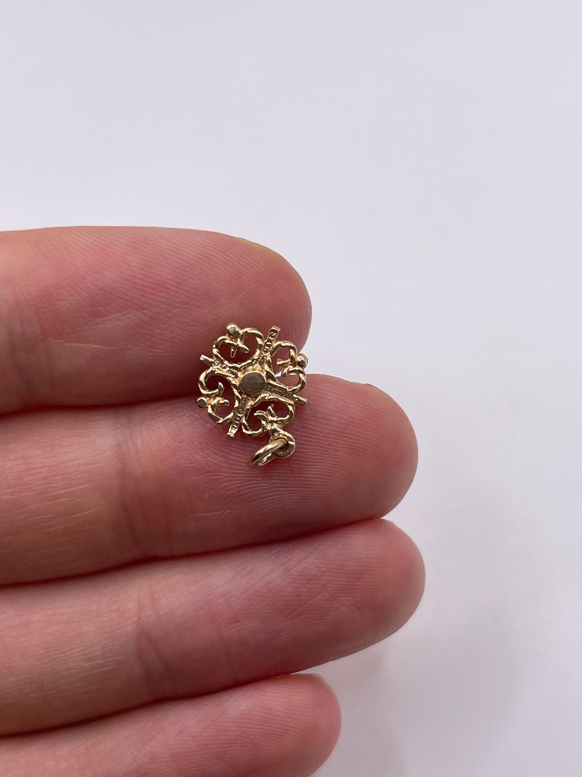 9ct gold ruby pendant