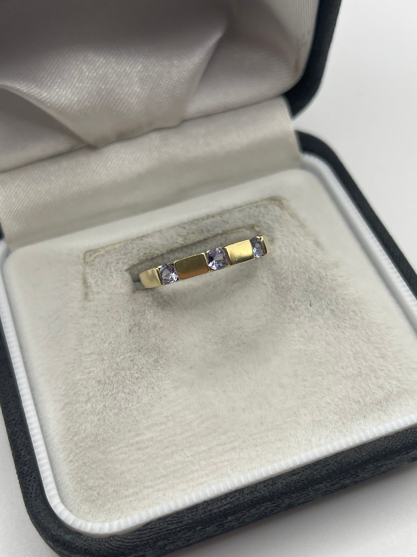 9ct gold tanzanite ring