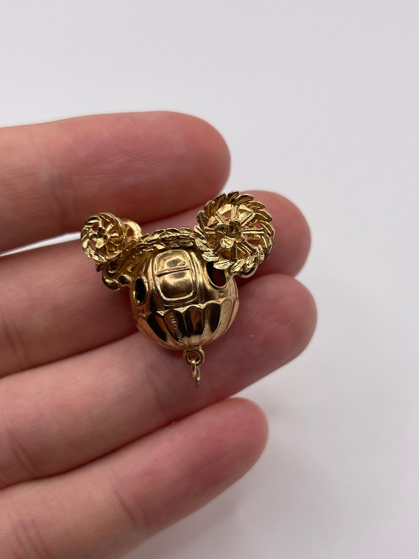 9ct gold carriage charm