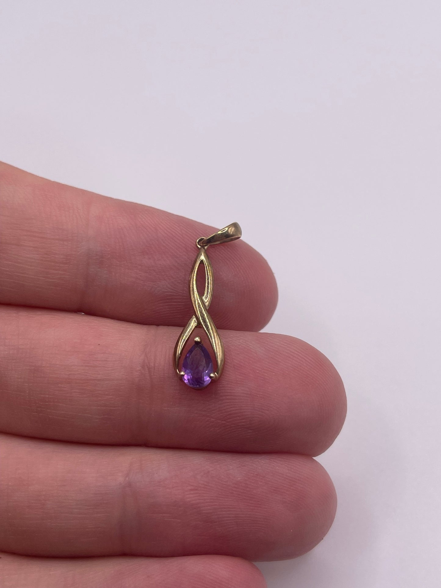 9ct gold amethyst pendant