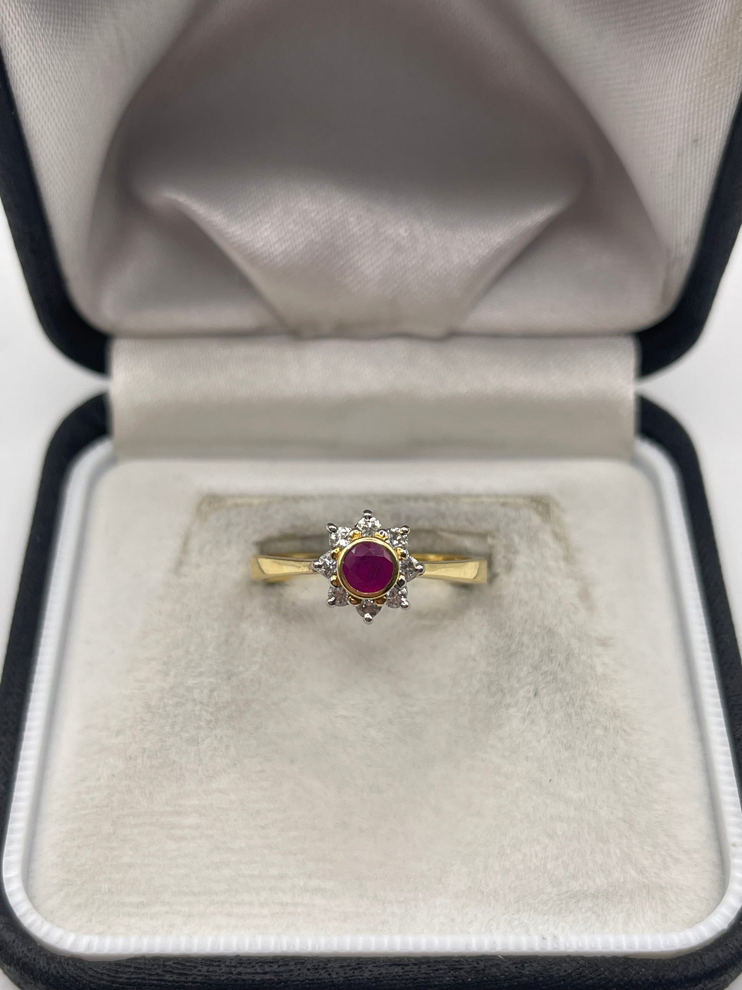 18ct gold ruby and diamond ring