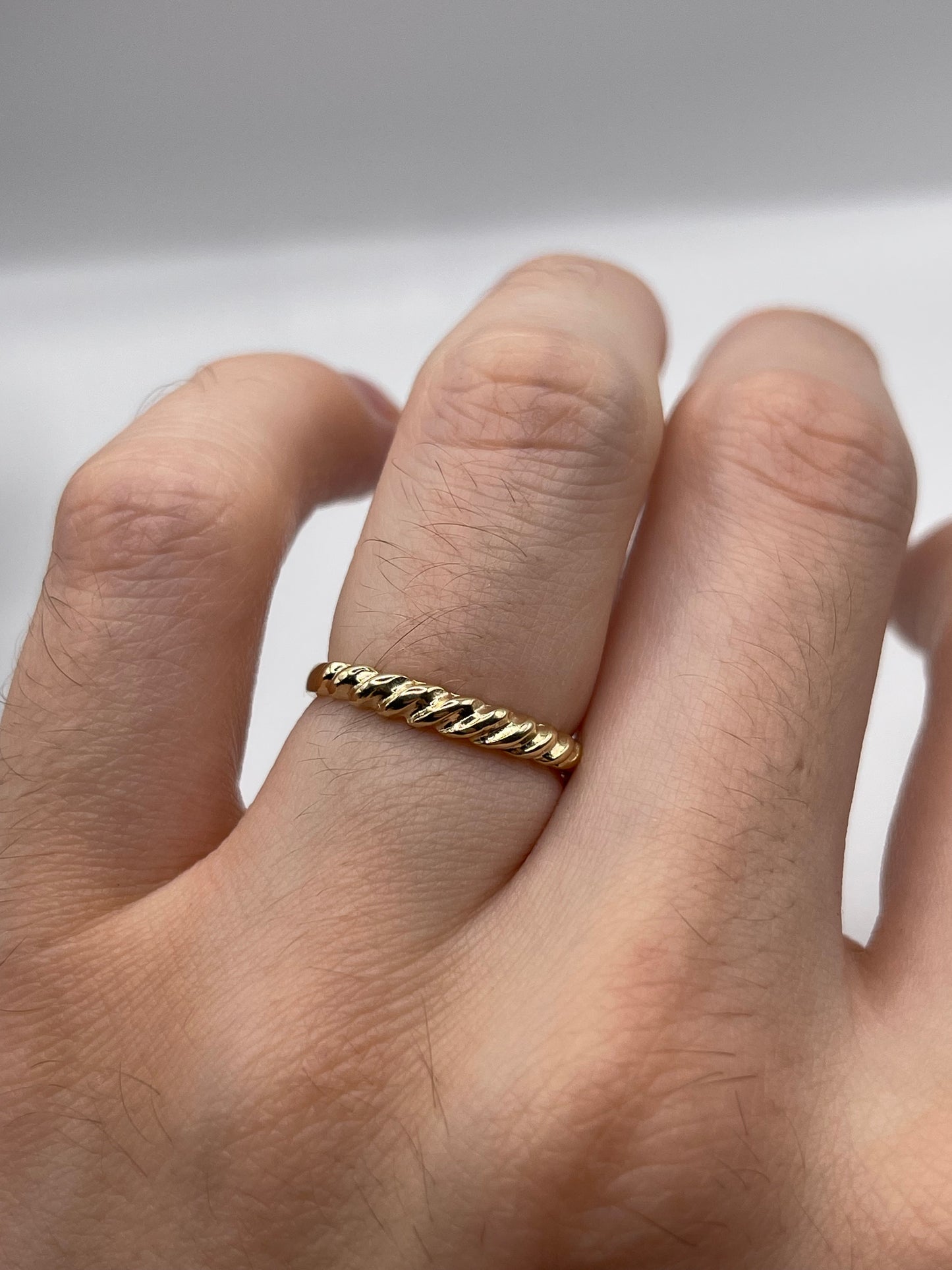 9ct gold croissant ring