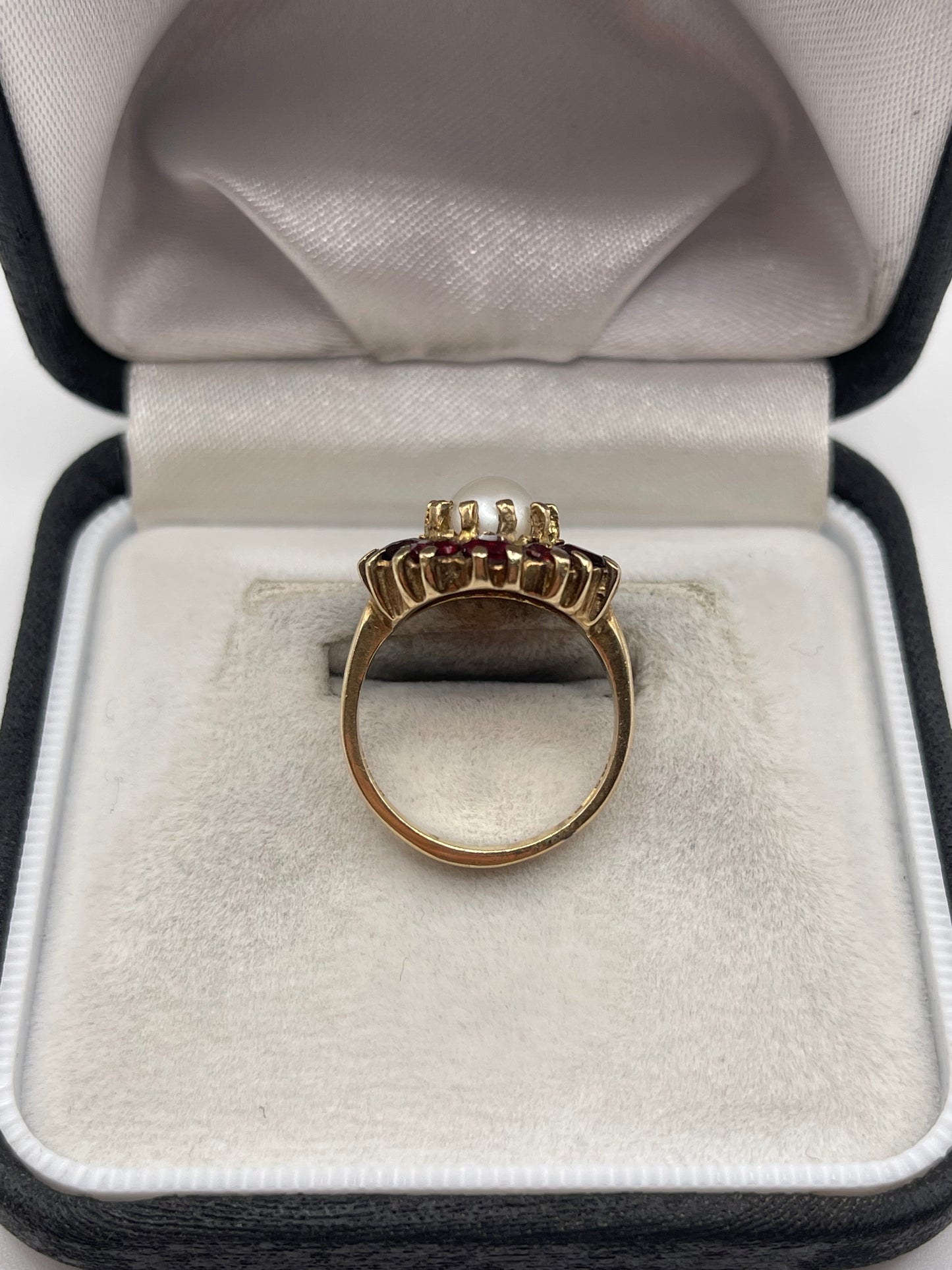 9ct gold garnet and pearl ring