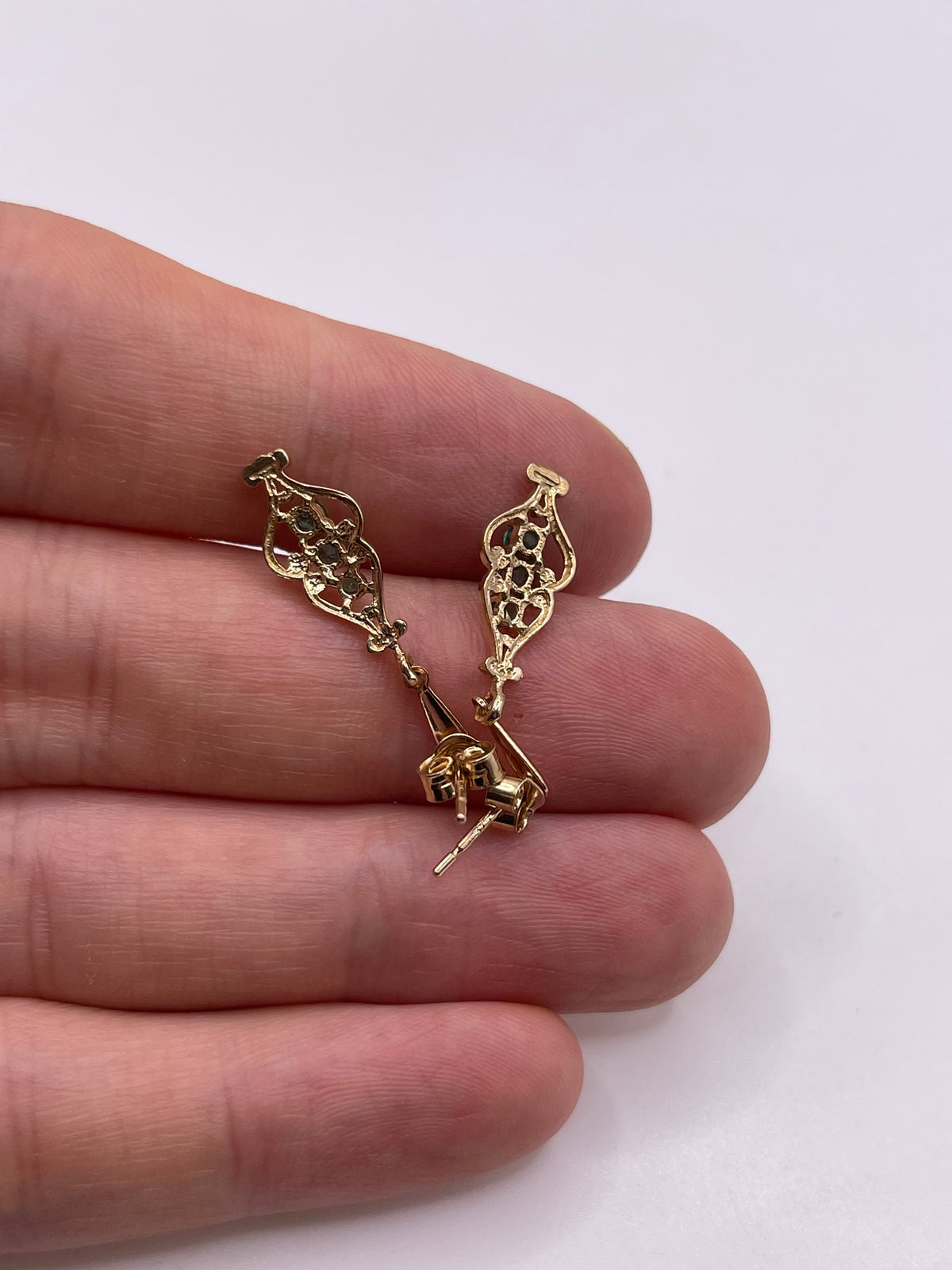 9ct gold emerald earrings