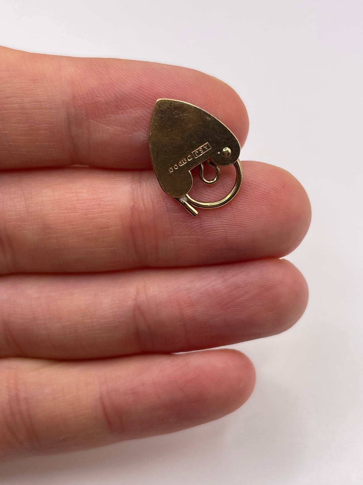 9ct gold padlock 3