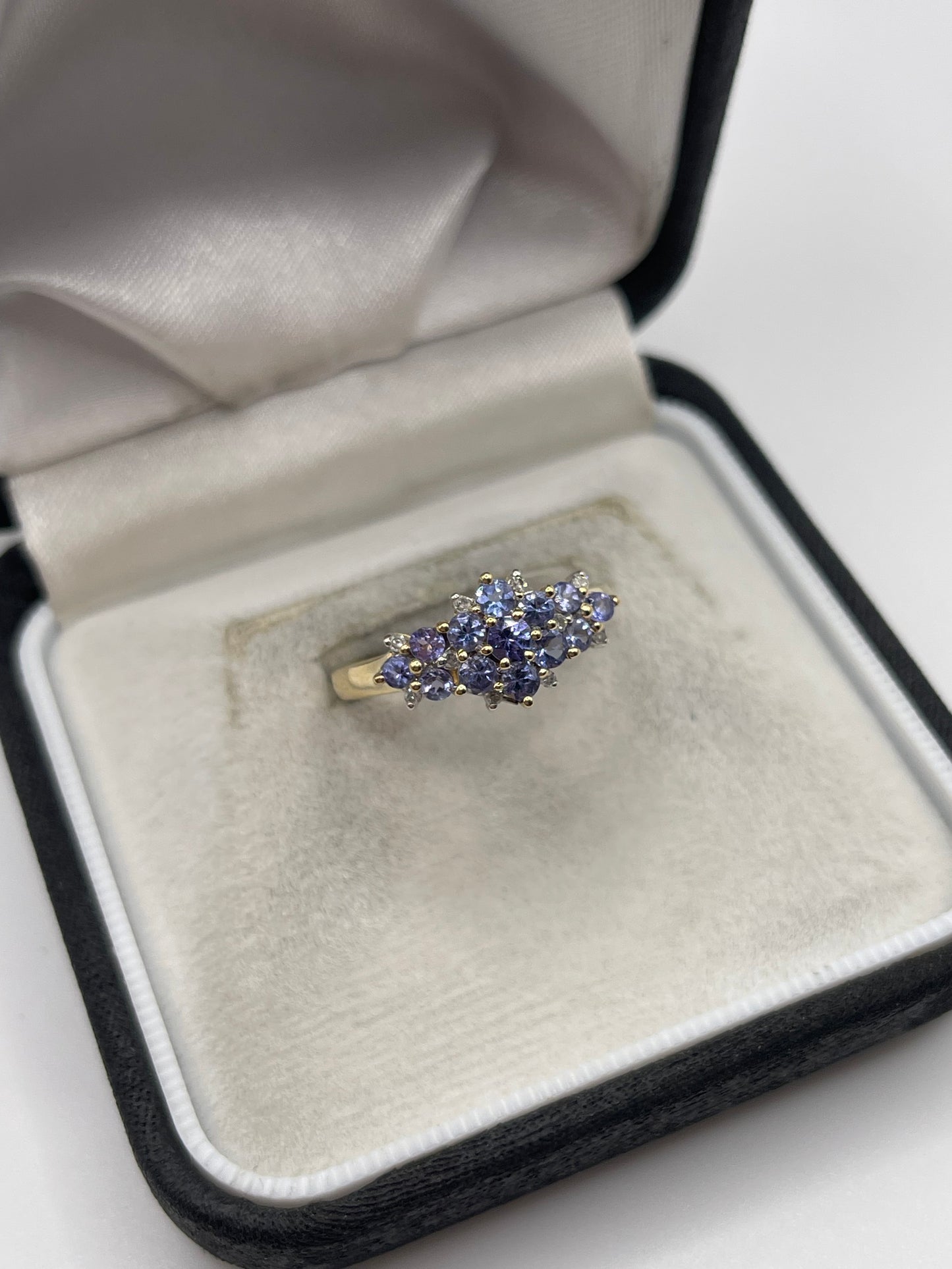 9ct gold tanzanite and diamond ring