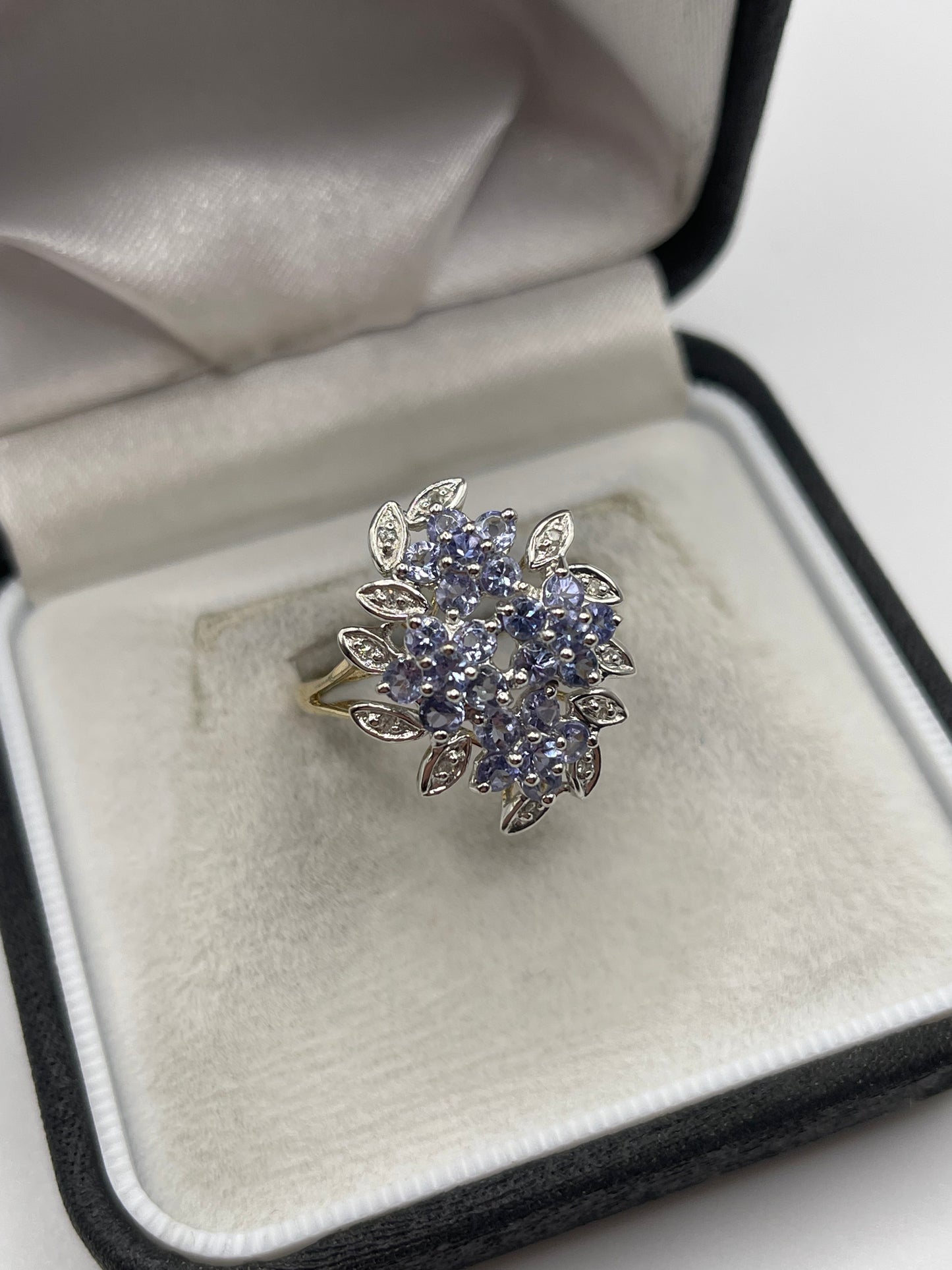 9ct gold tanzanite and diamond ring