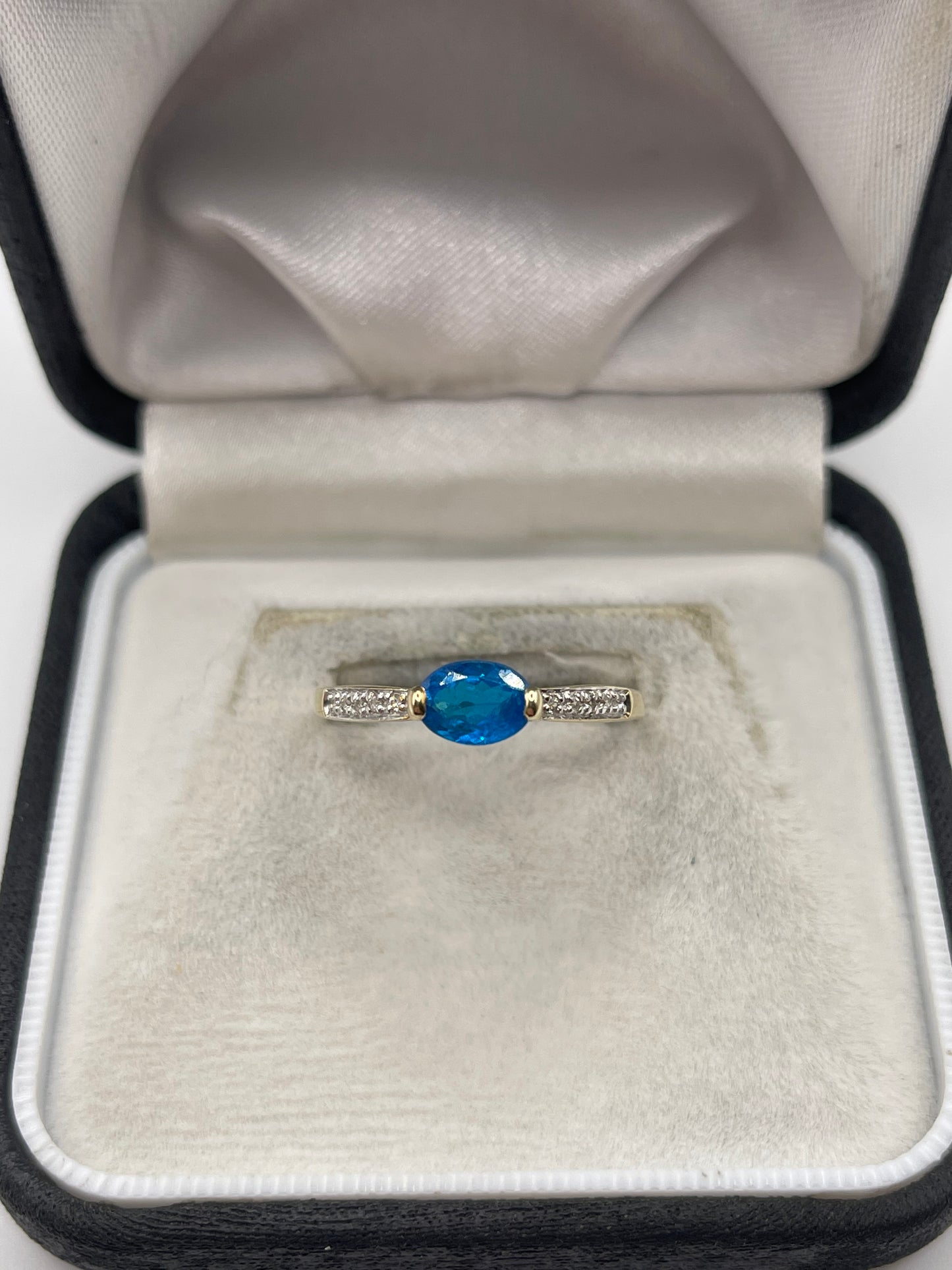 9ct gold blue apatite and zircon ring