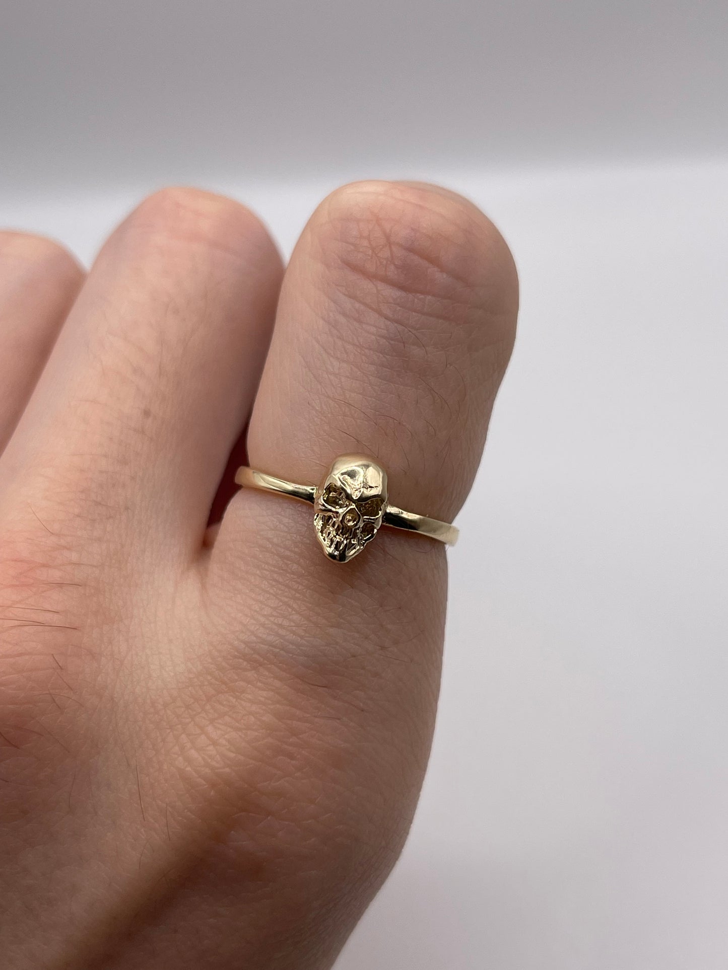 9ct gold skull ring