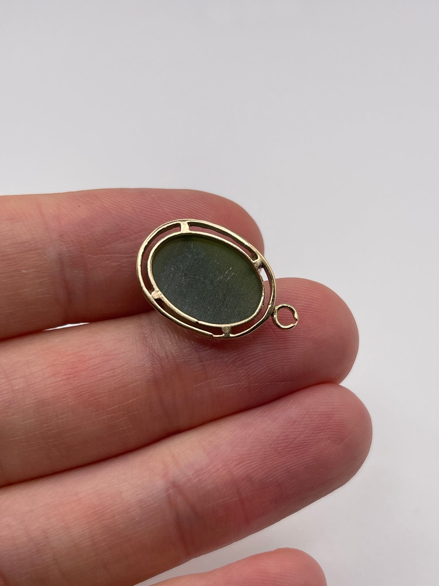 9ct gold jade pendant