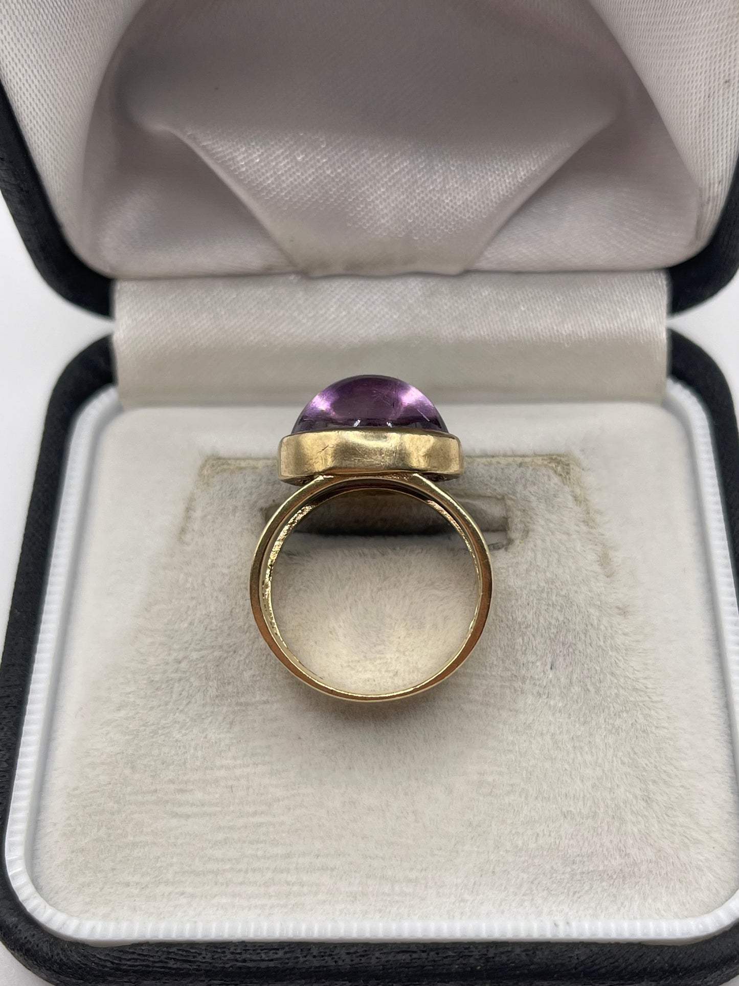 9ct gold cabochon amethyst ring