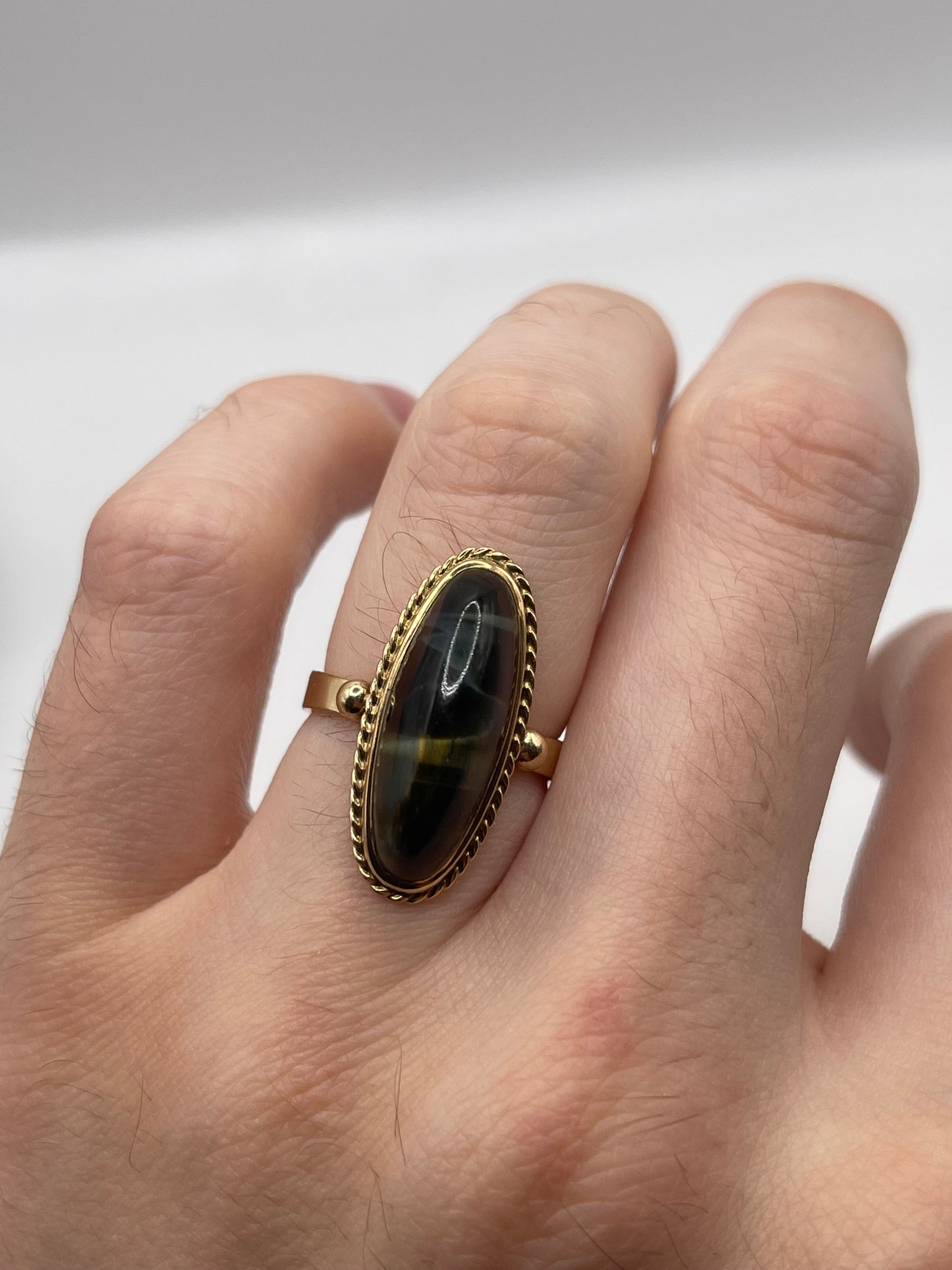 9ct gold tigers eye ring