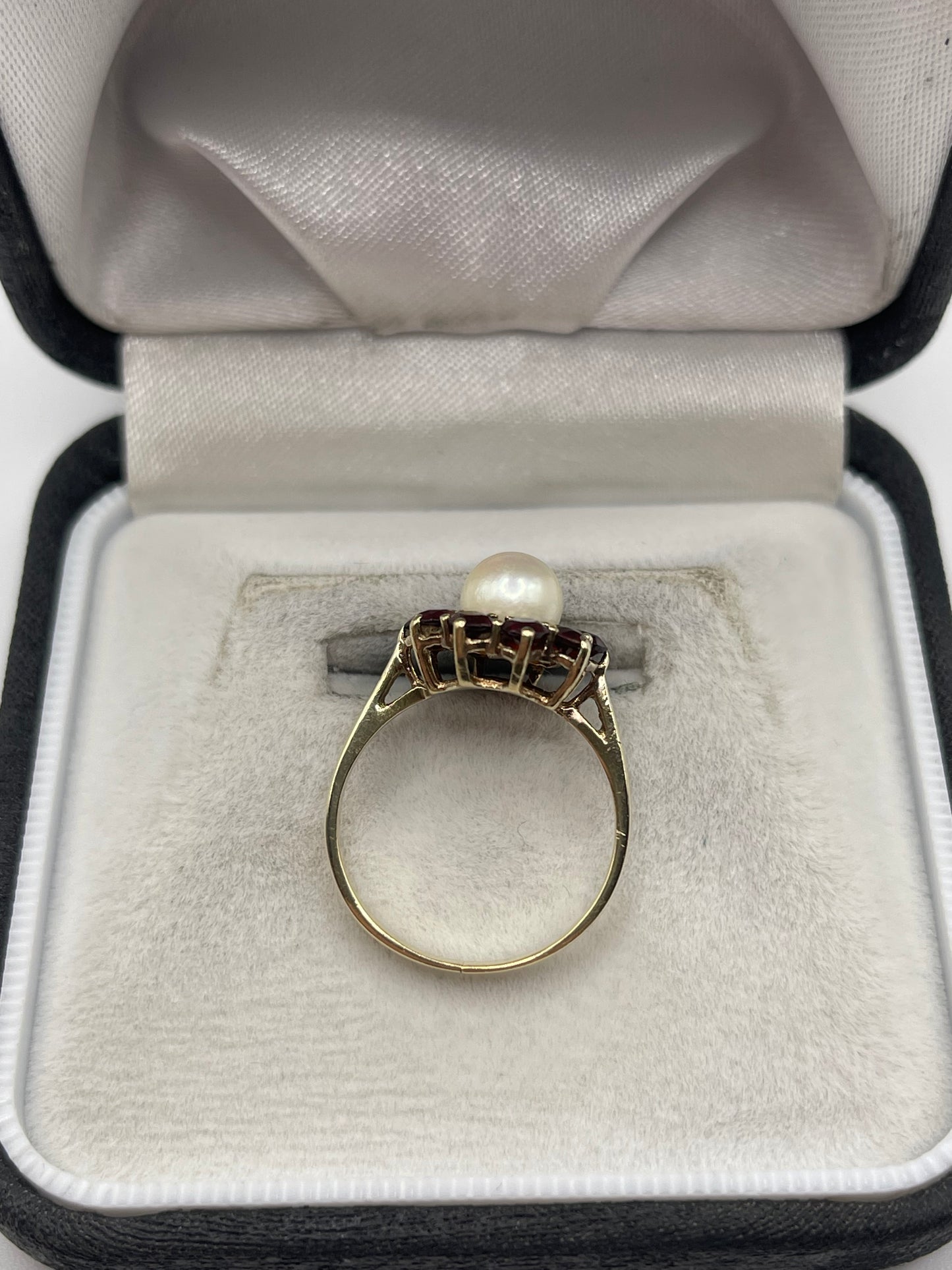 9ct gold garnet and pearl ring