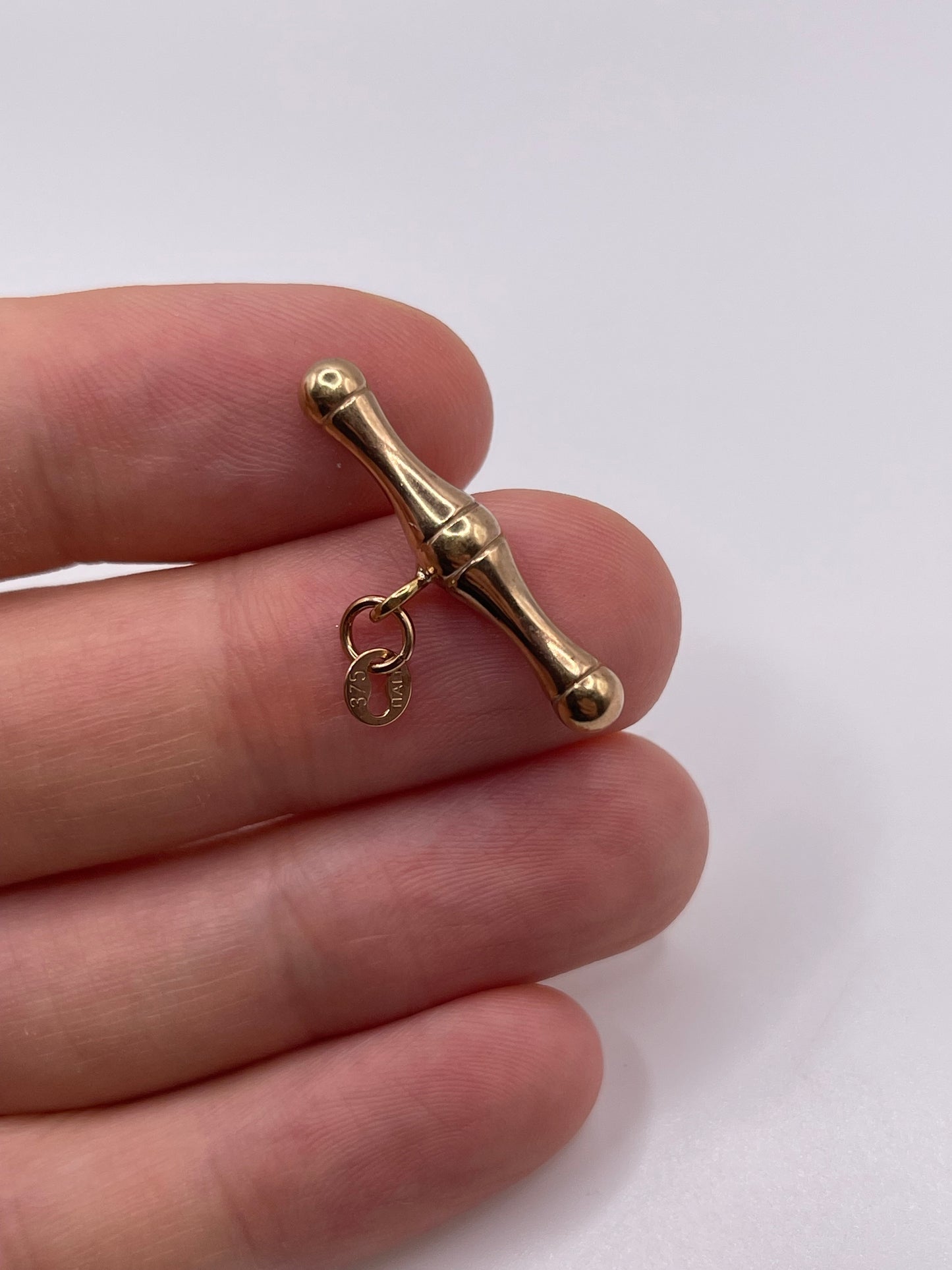 9ct gold t bar pendant