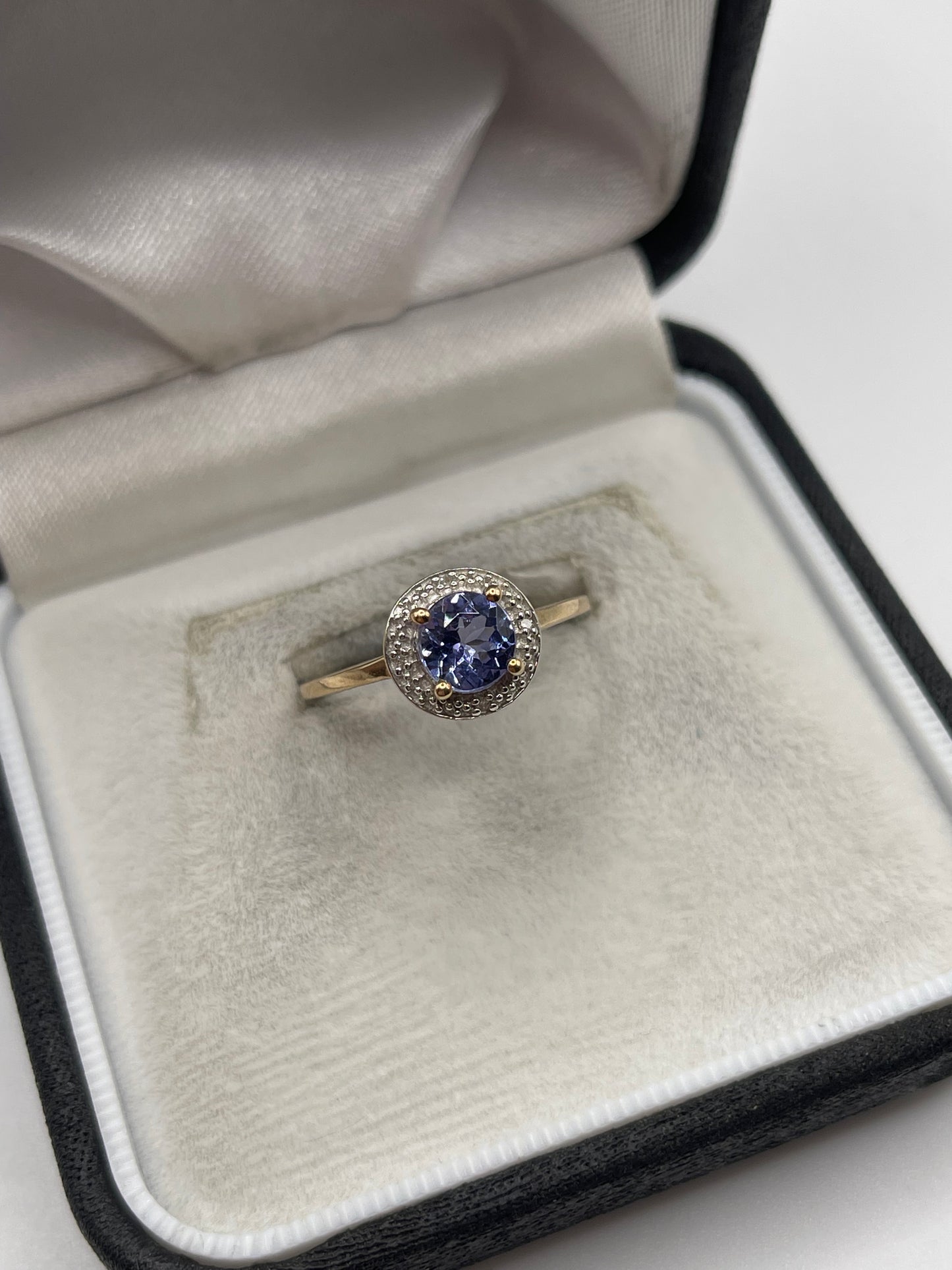 9ct gold tanzanite and diamond ring