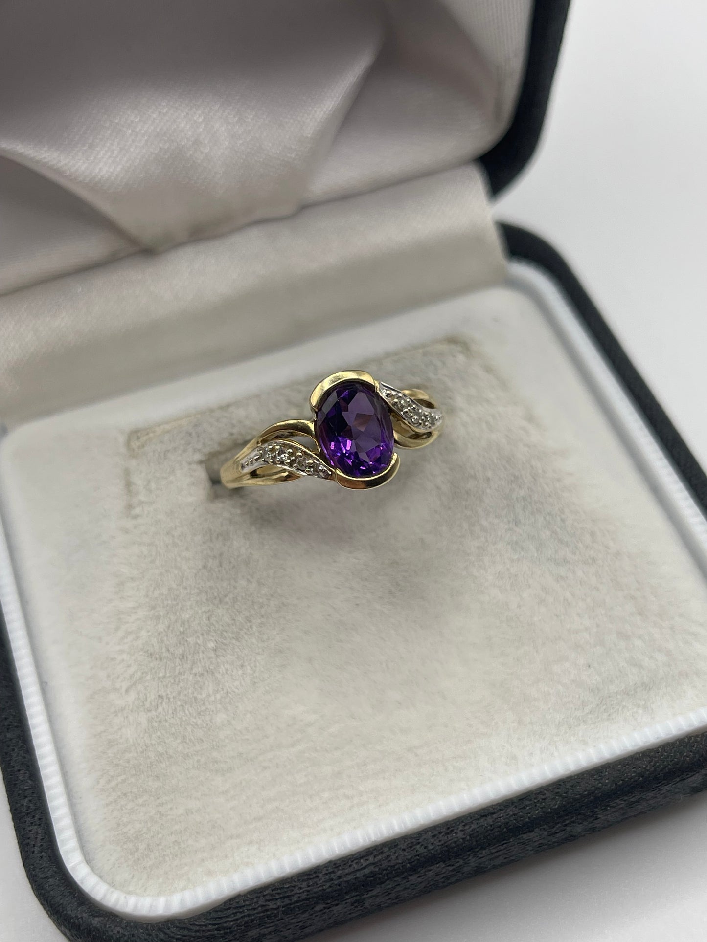 9ct gold amethyst and diamond ring