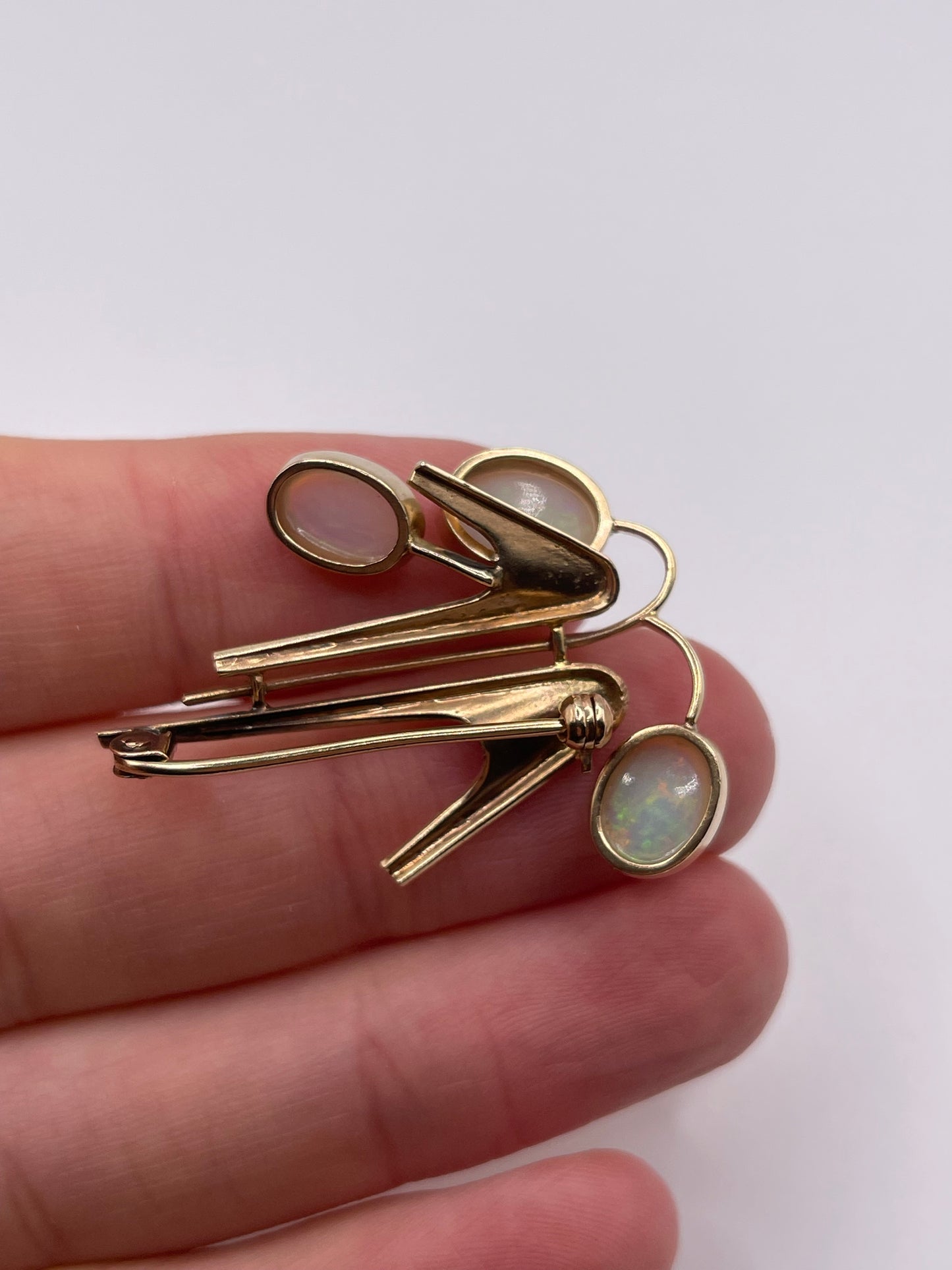 9ct gold opal brooch