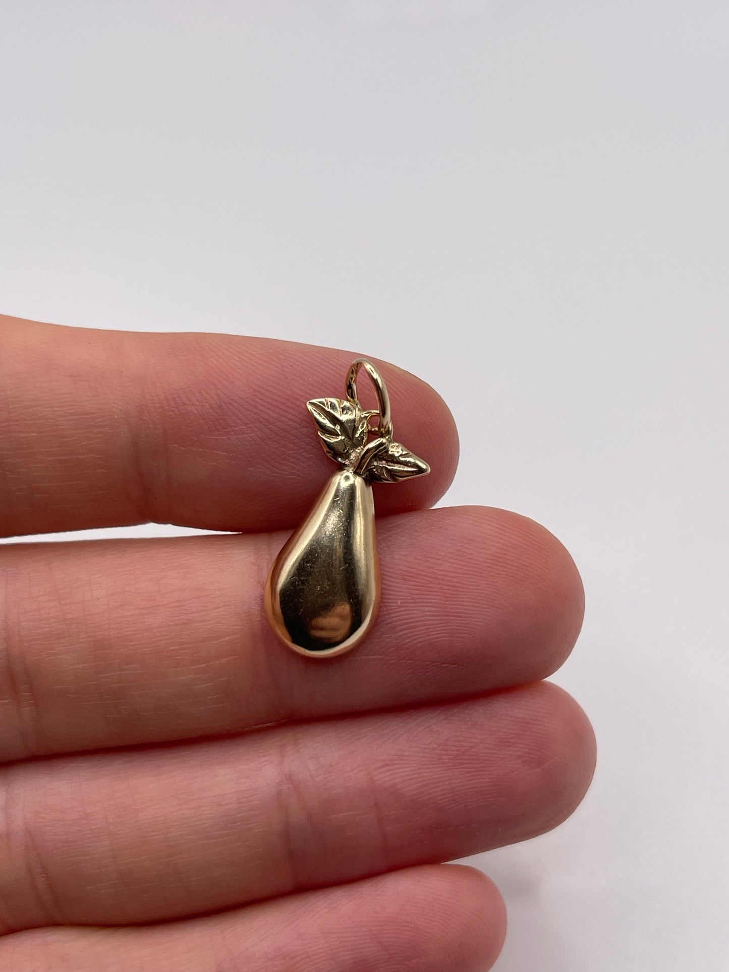 9ct gold pear pendant