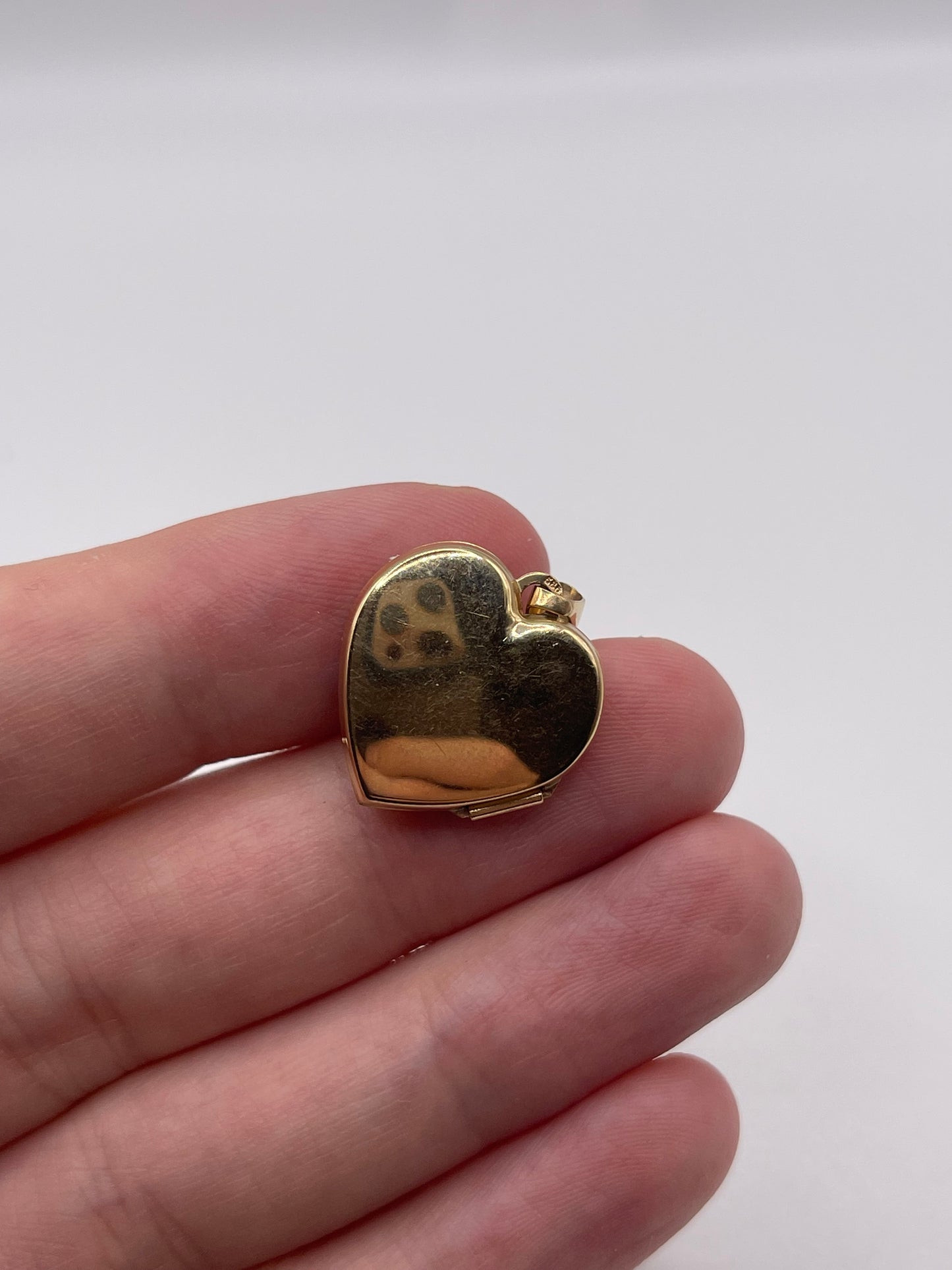 9ct gold heart locket