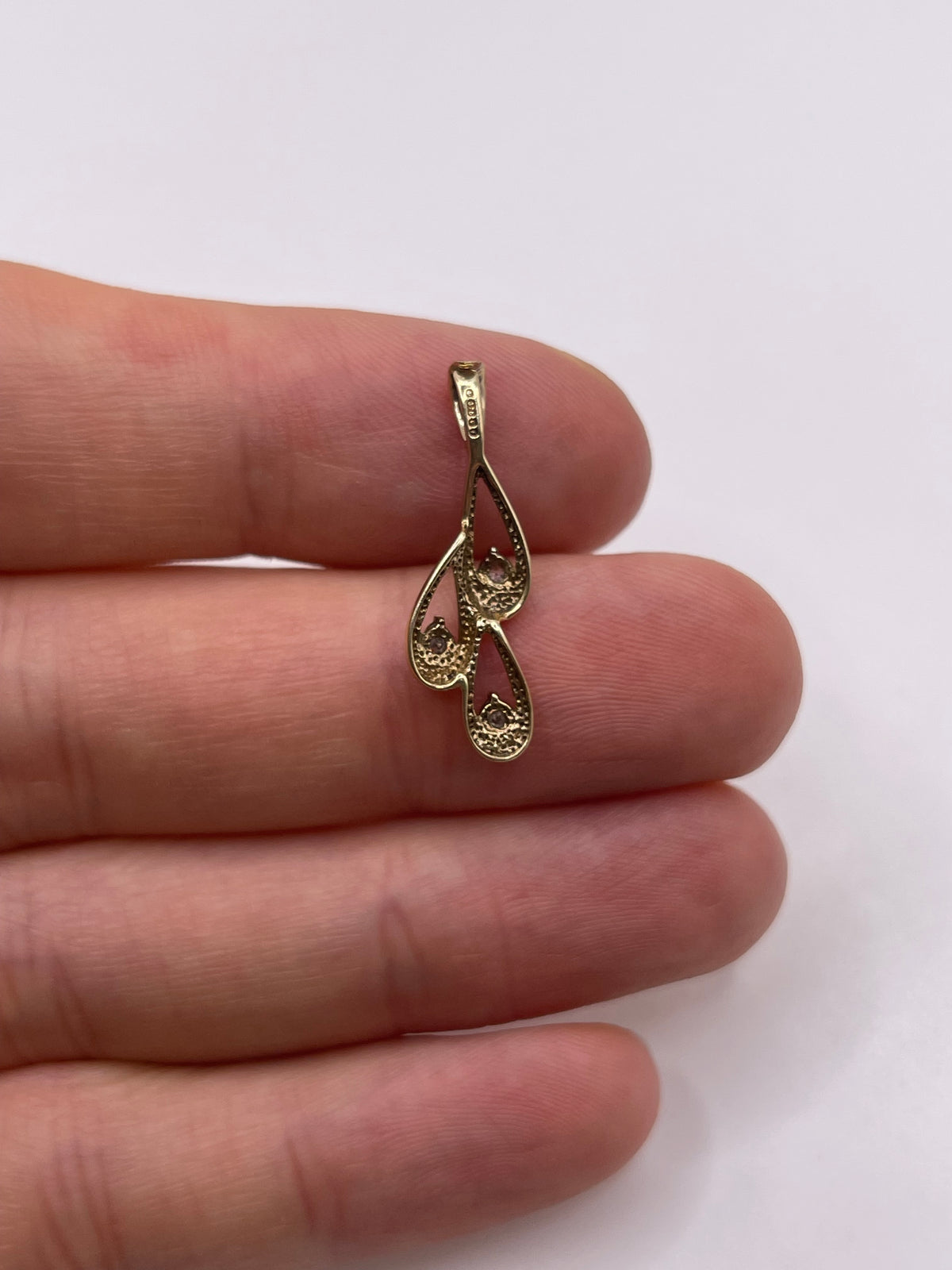 9ct gold diamond pendant