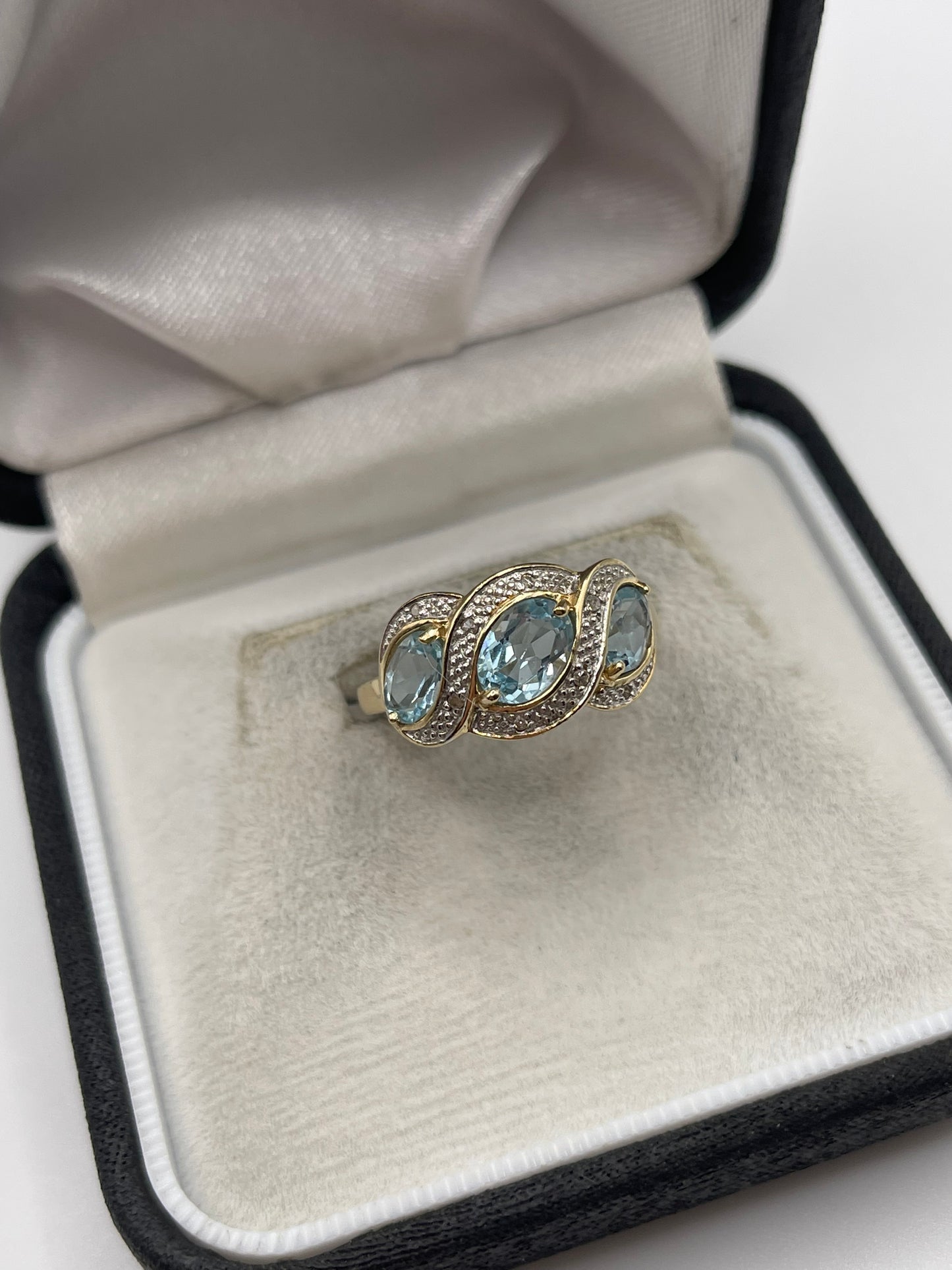 9ct gold topaz and diamond ring