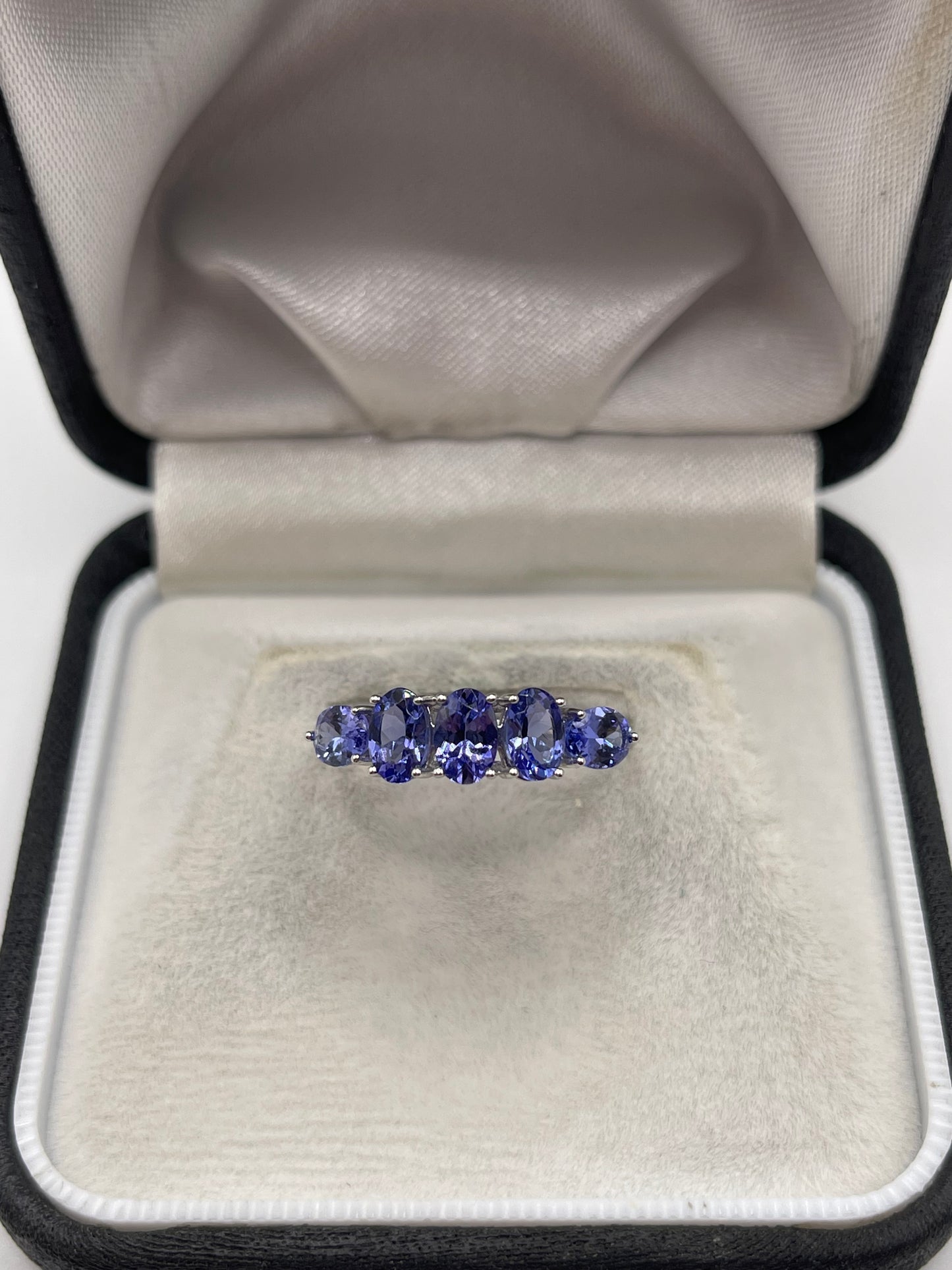 9ct white gold tanzanite ring