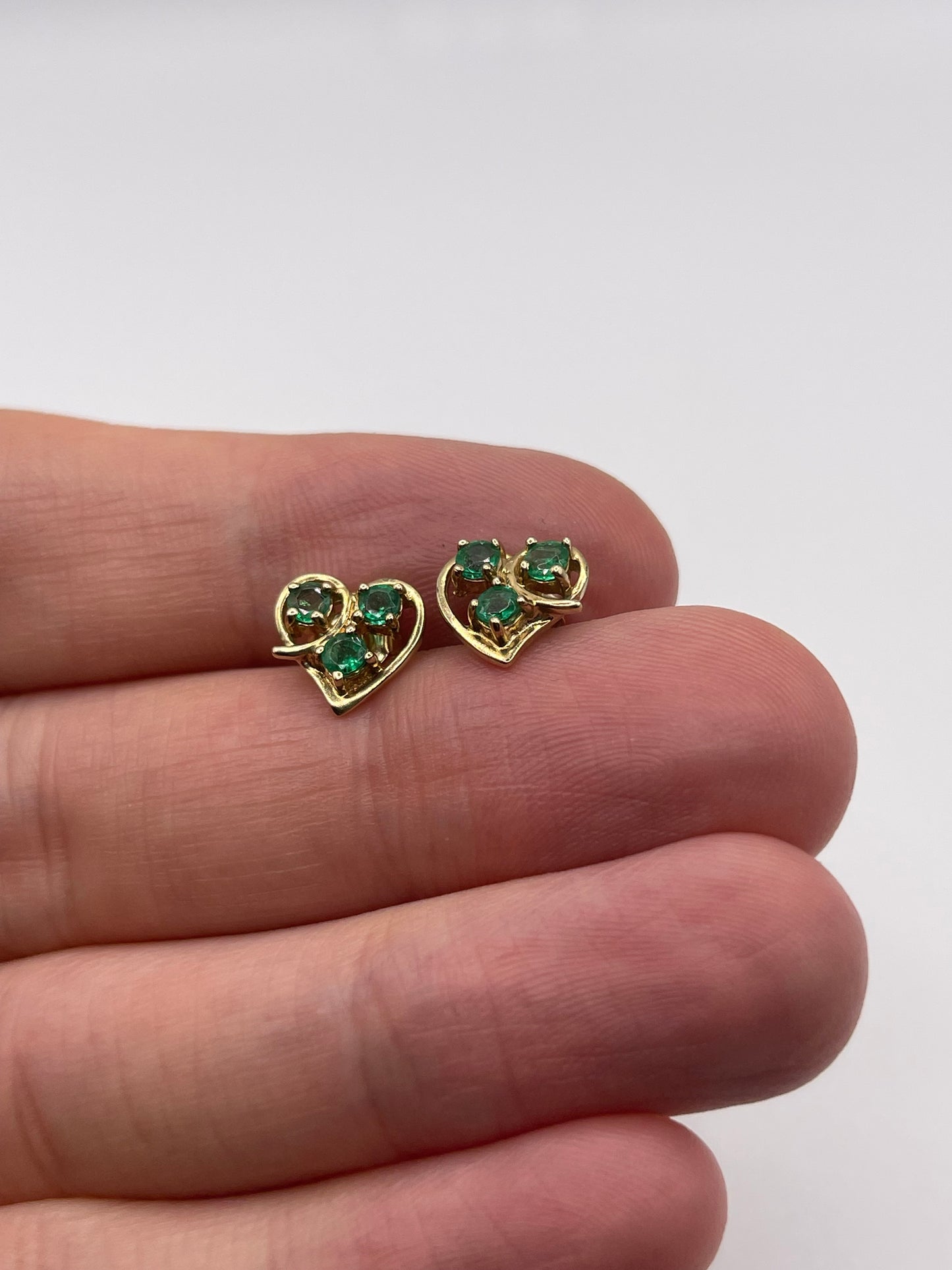 9ct gold emerald earrings