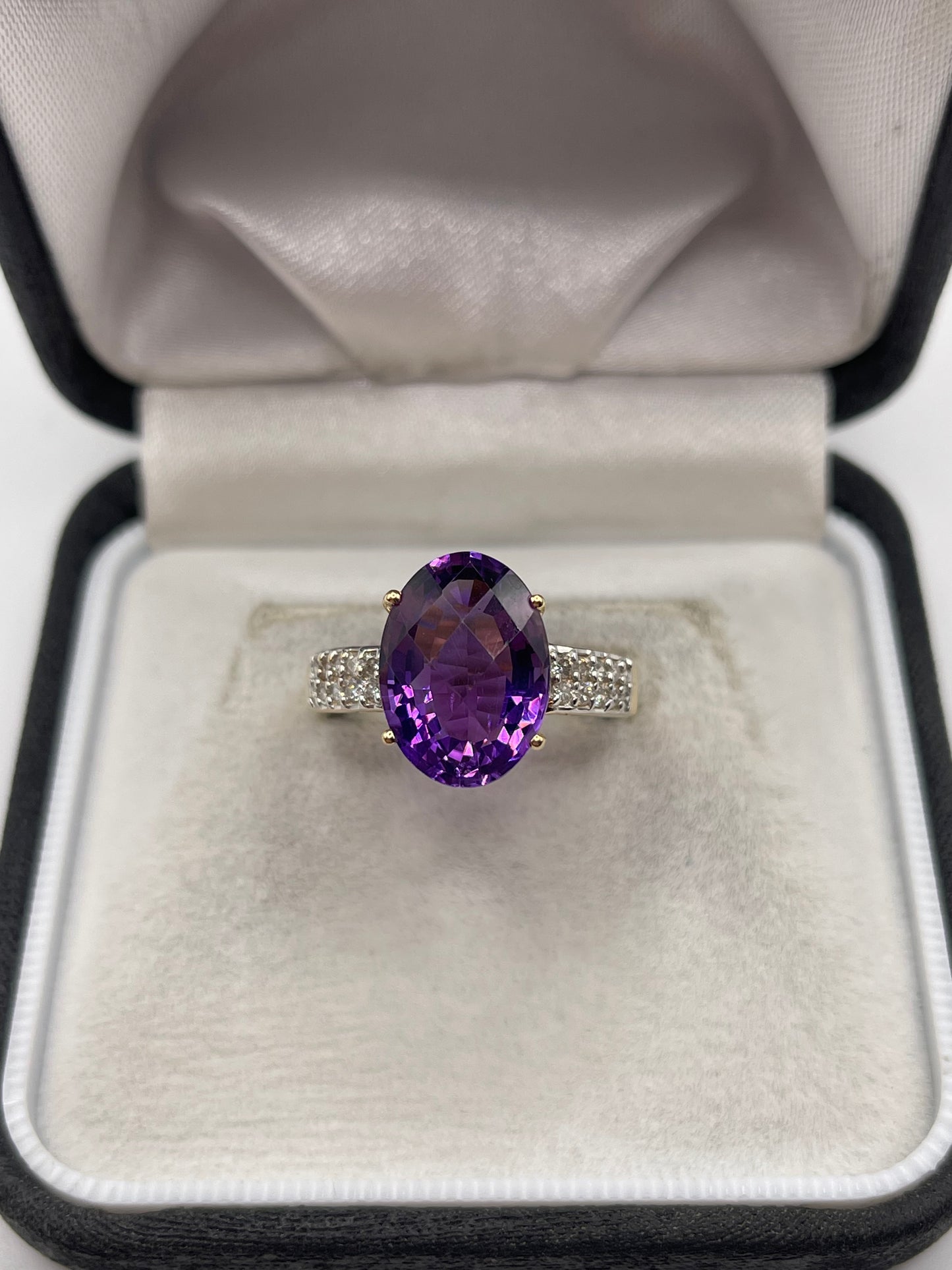 18ct gold amethyst and diamond ring