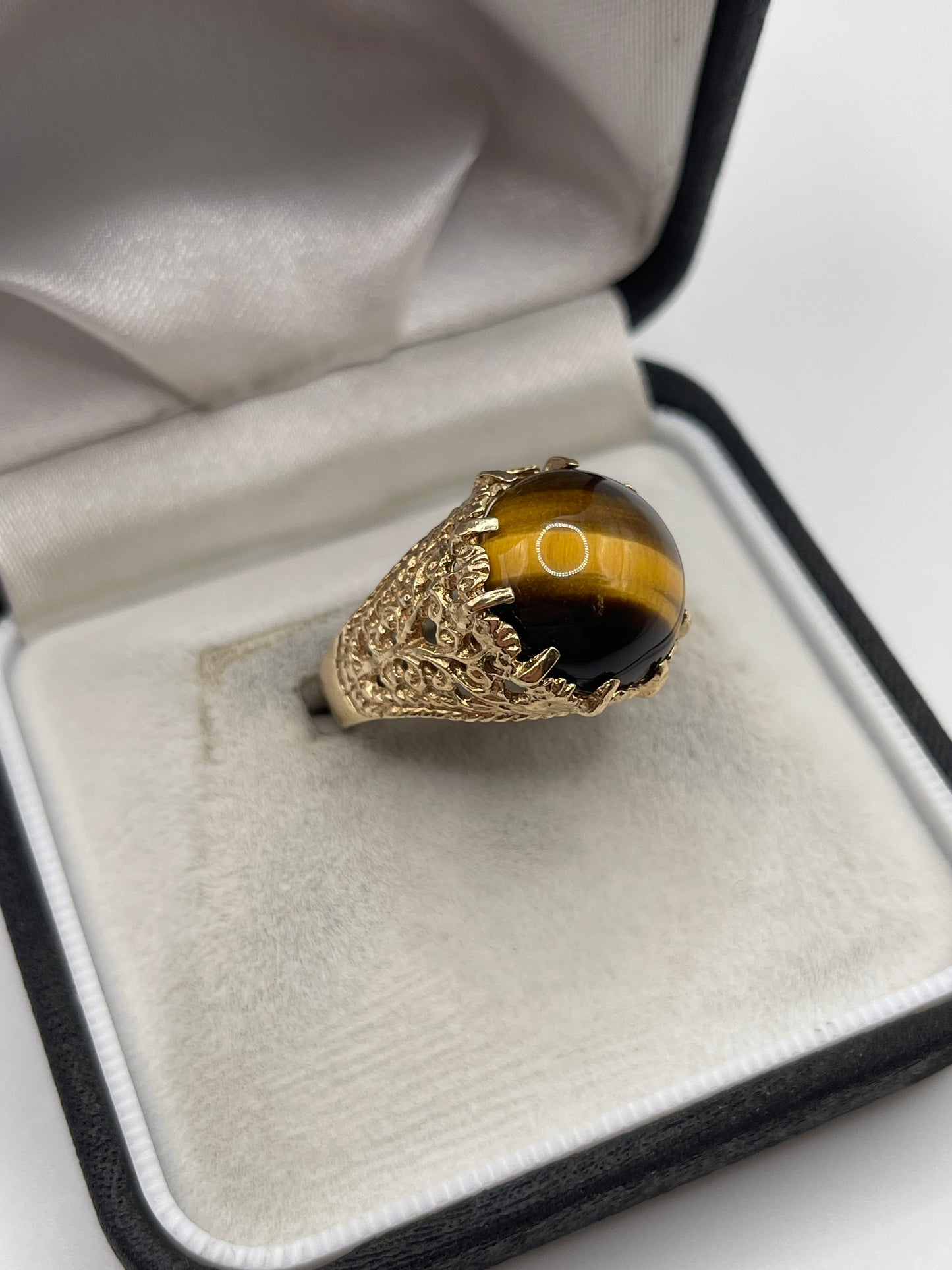 9ct gold tigers eye signet ring