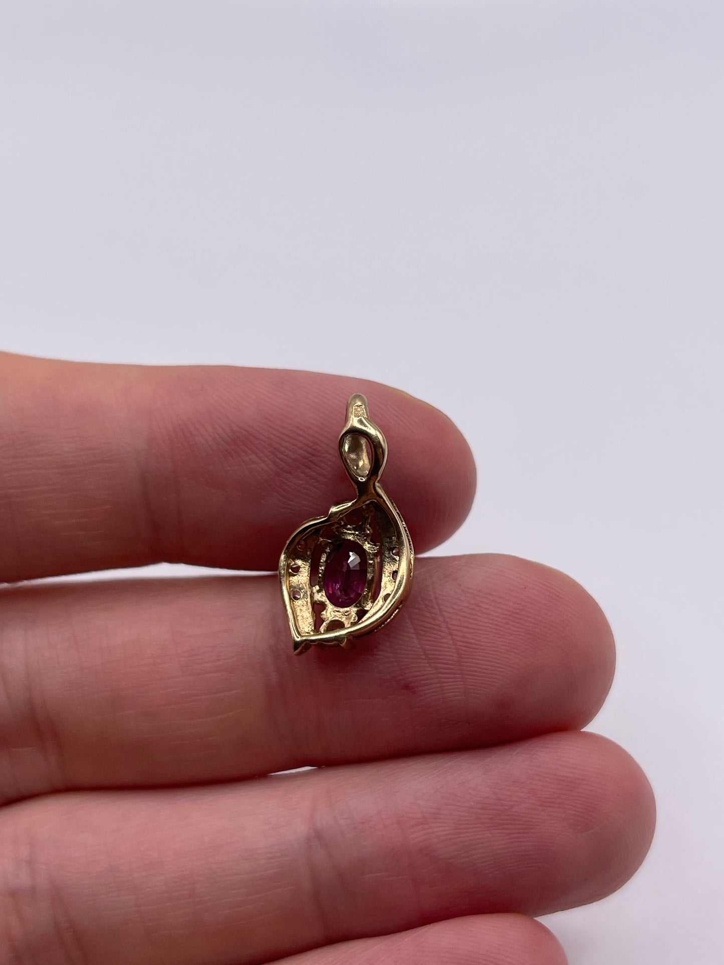 9ct gold pink and white topaz pendant